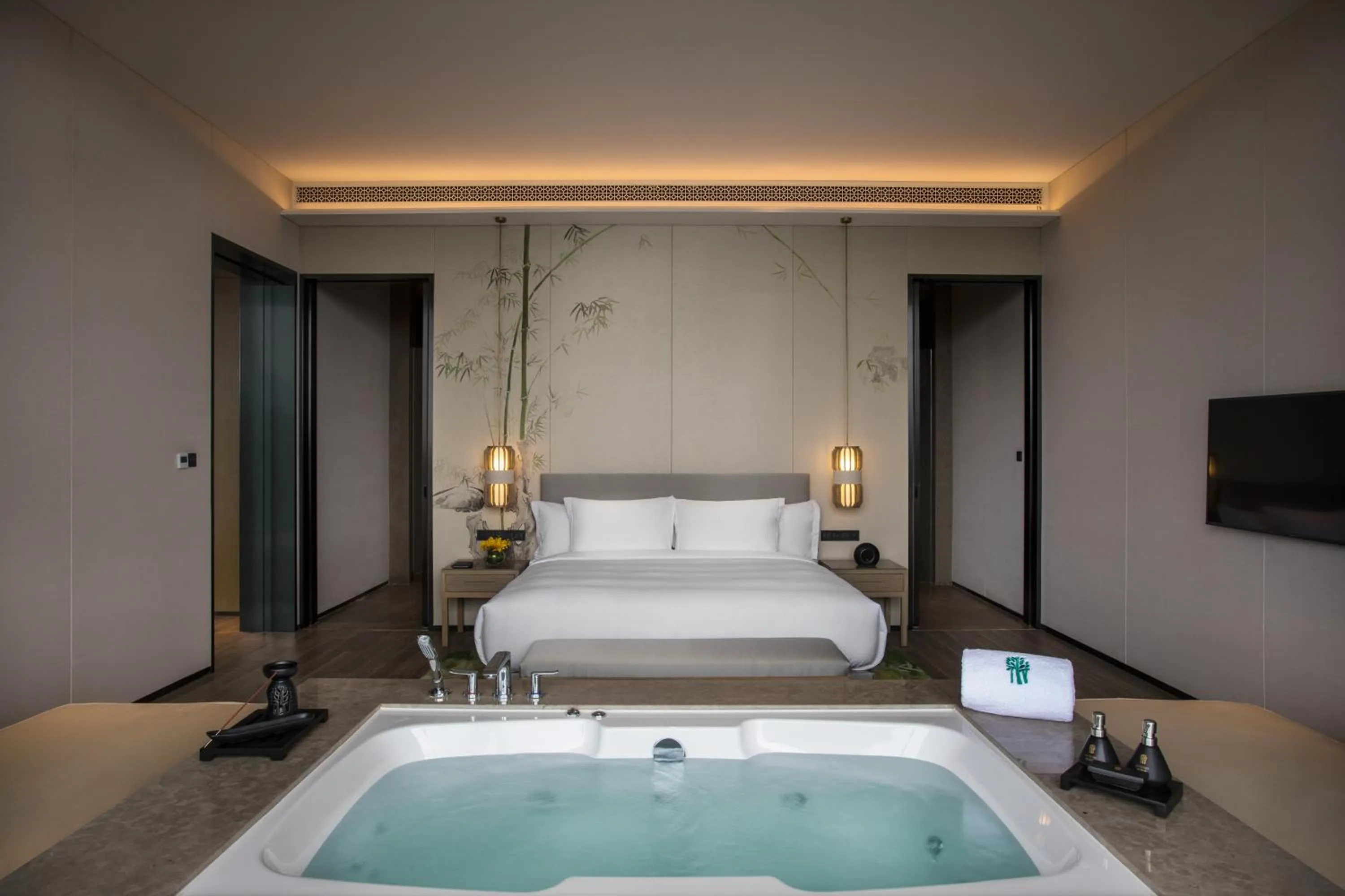 Photo of the whole room, Bed in Banyan Tree Anji