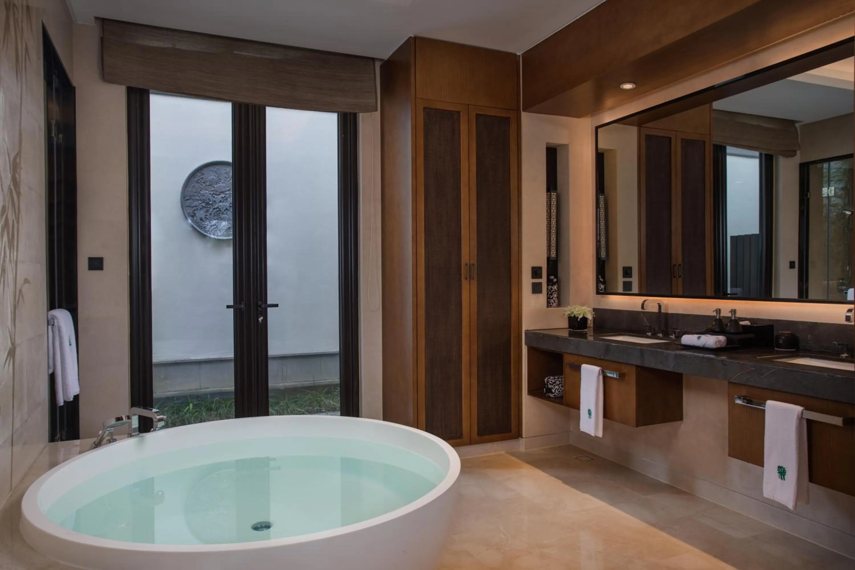 Shower in Banyan Tree Anji