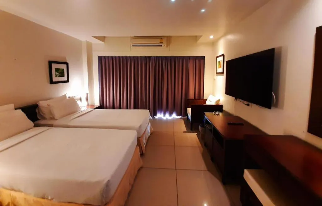 Bedroom, Bed in Grand Hotel