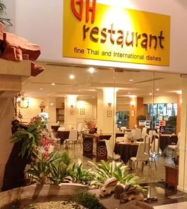 Restaurant/places to eat in Grand Hotel