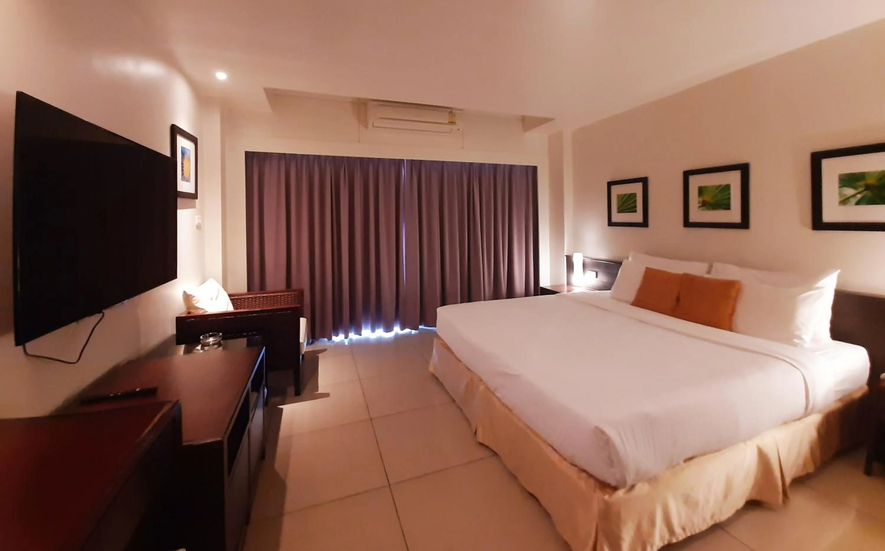 Bedroom, Bed in Grand Hotel