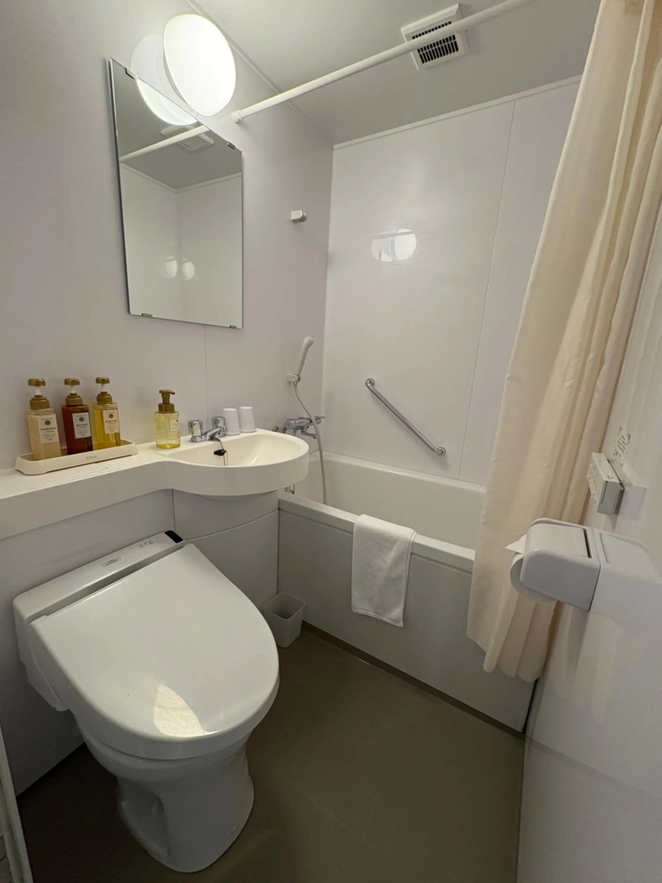 Shower in Credo Hotel Hakodate