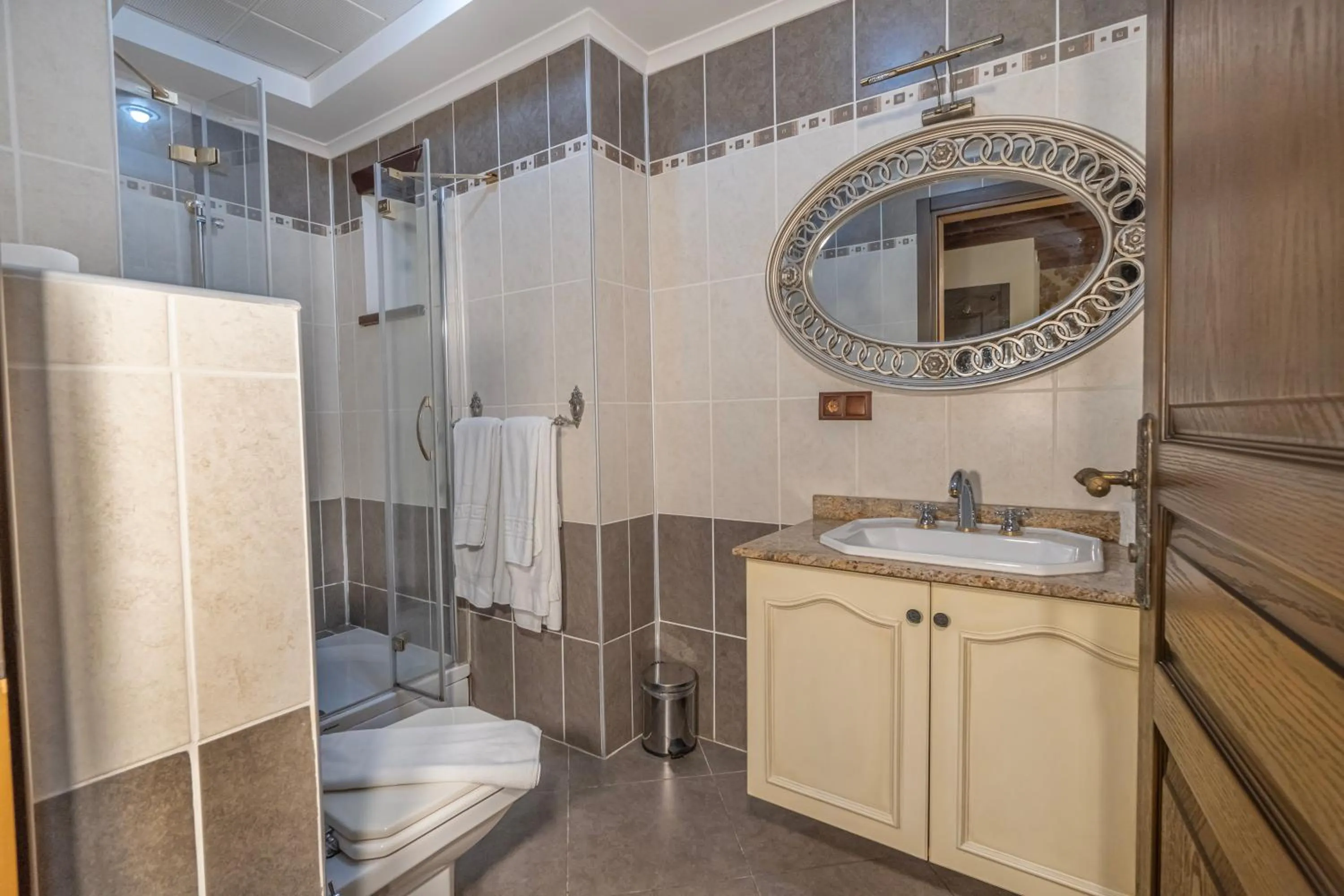 Toilet in Harmony Butik Otel