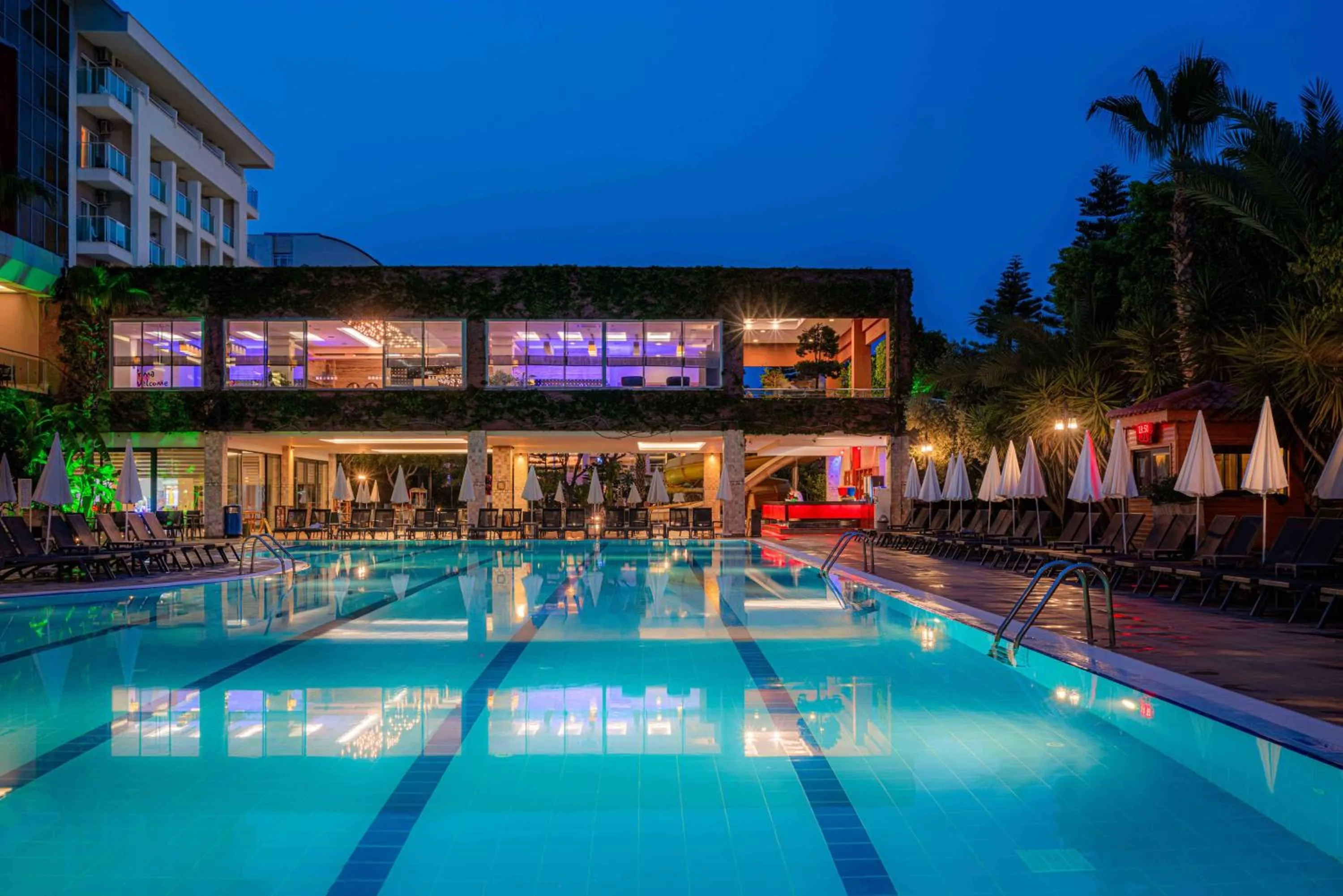Swimming pool in Telatiye Resort Hotel