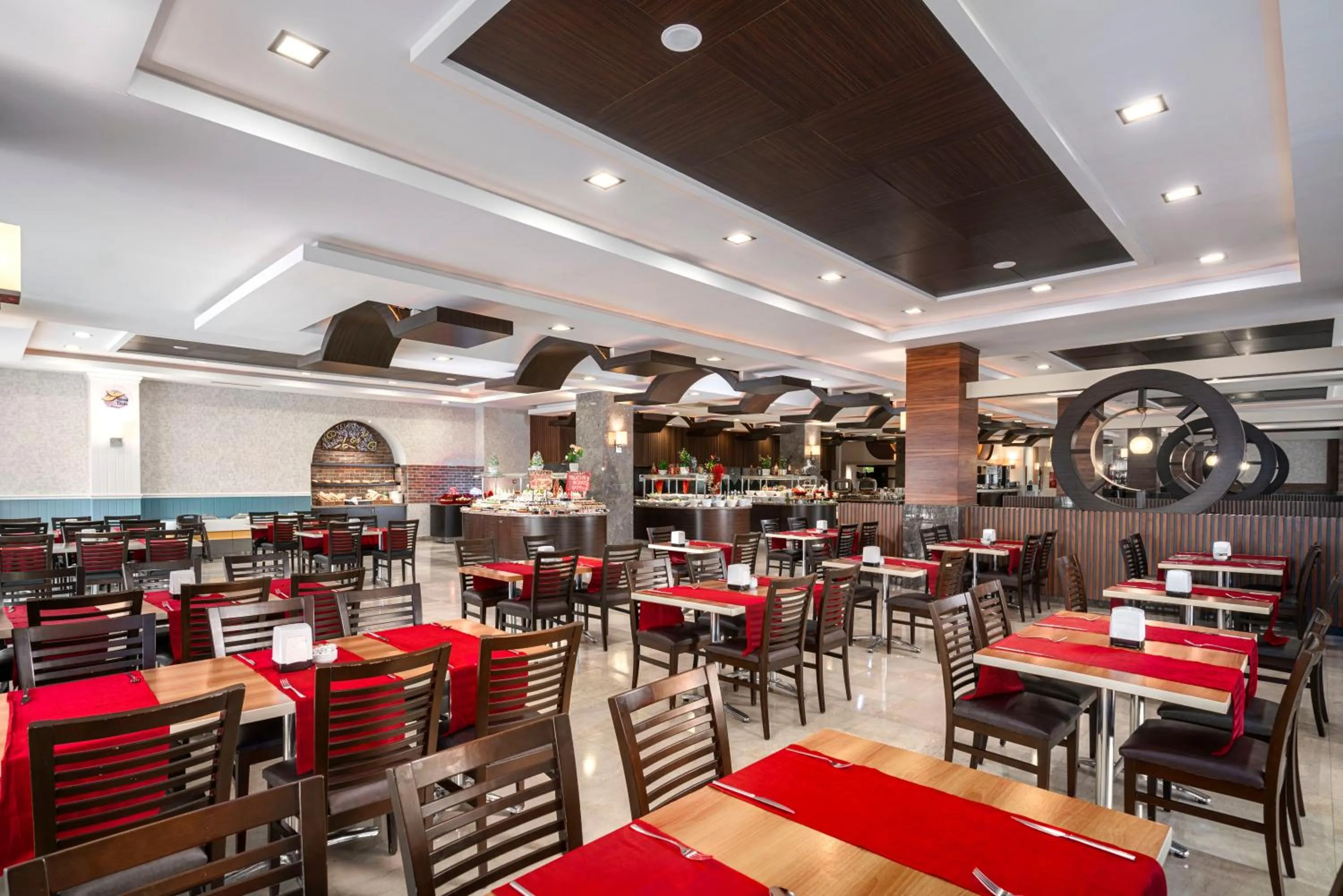 Restaurant/places to eat in Telatiye Resort Hotel