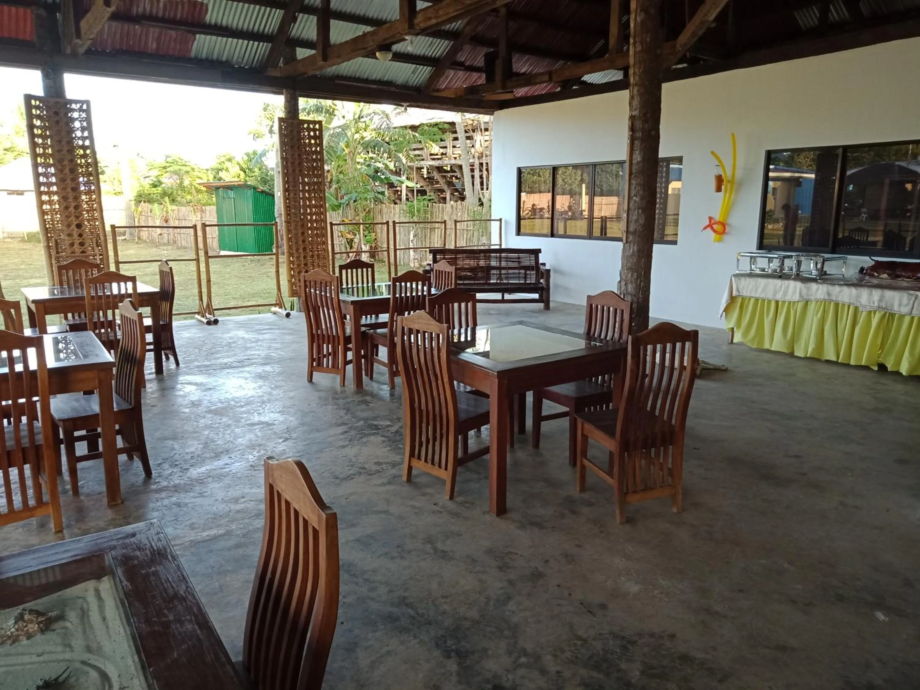 Restaurant/places to eat in Ander Divers Garden Resort