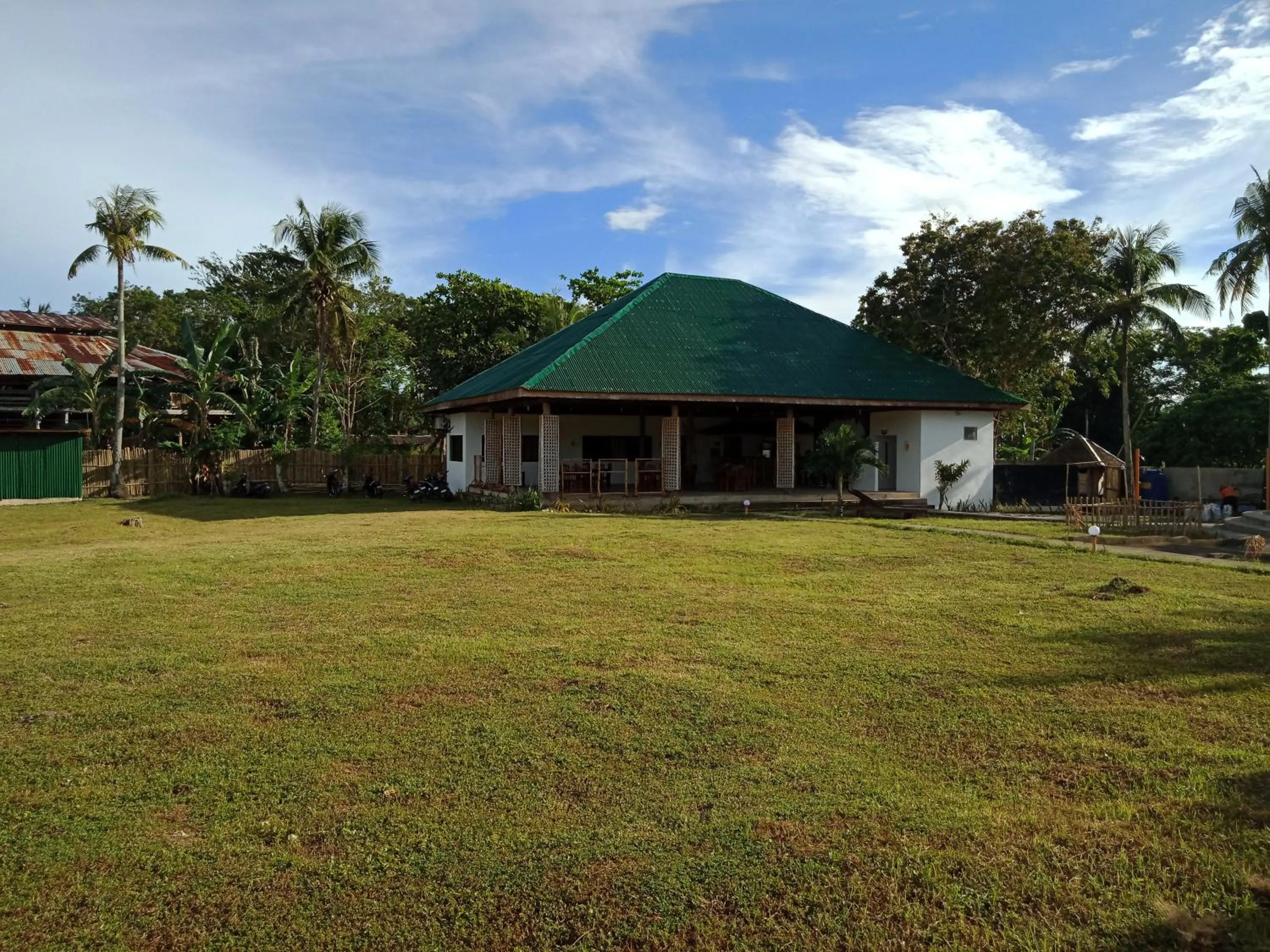 Restaurant/places to eat in Ander Divers Garden Resort