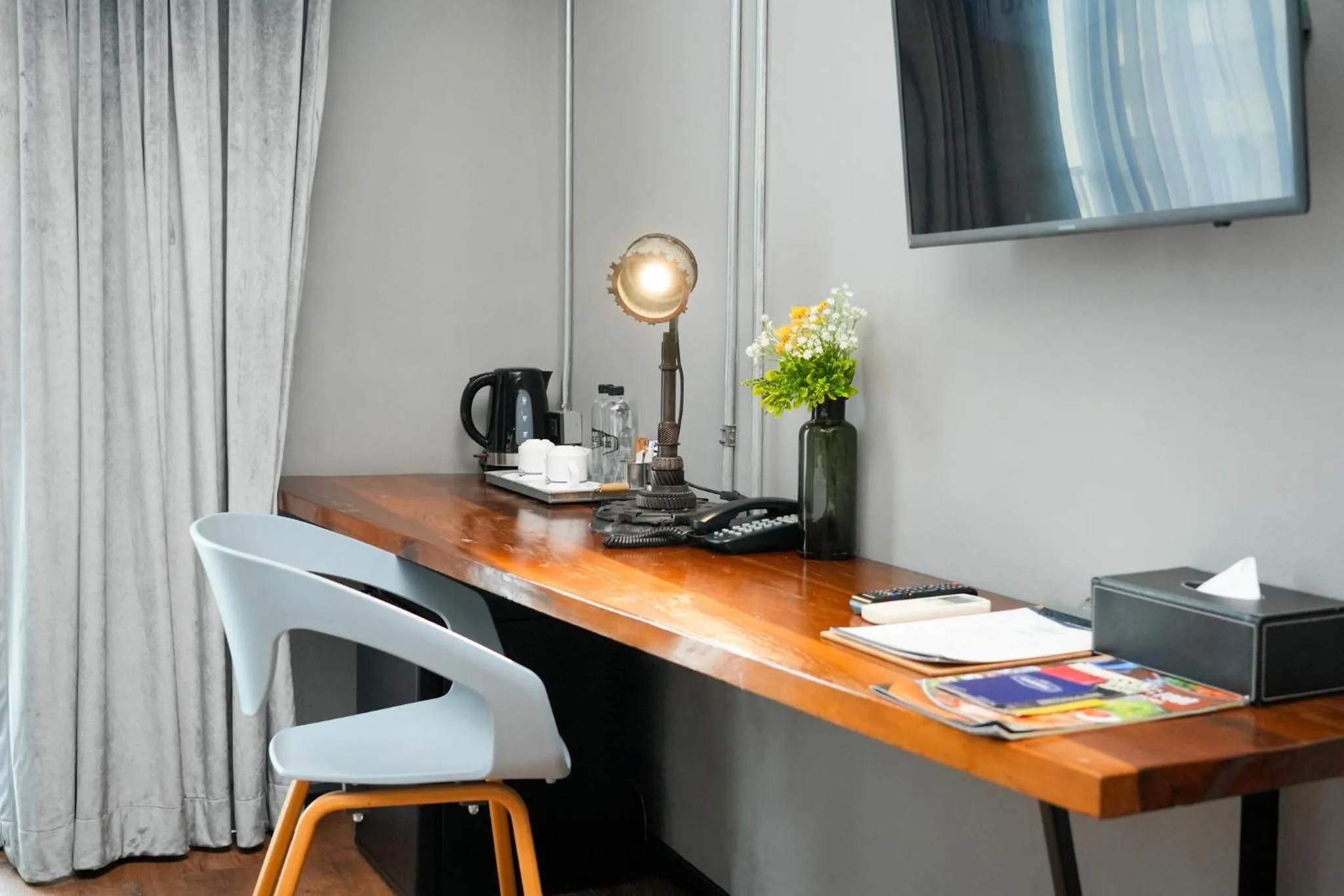 Seating area in MeStyle Garage Hotel