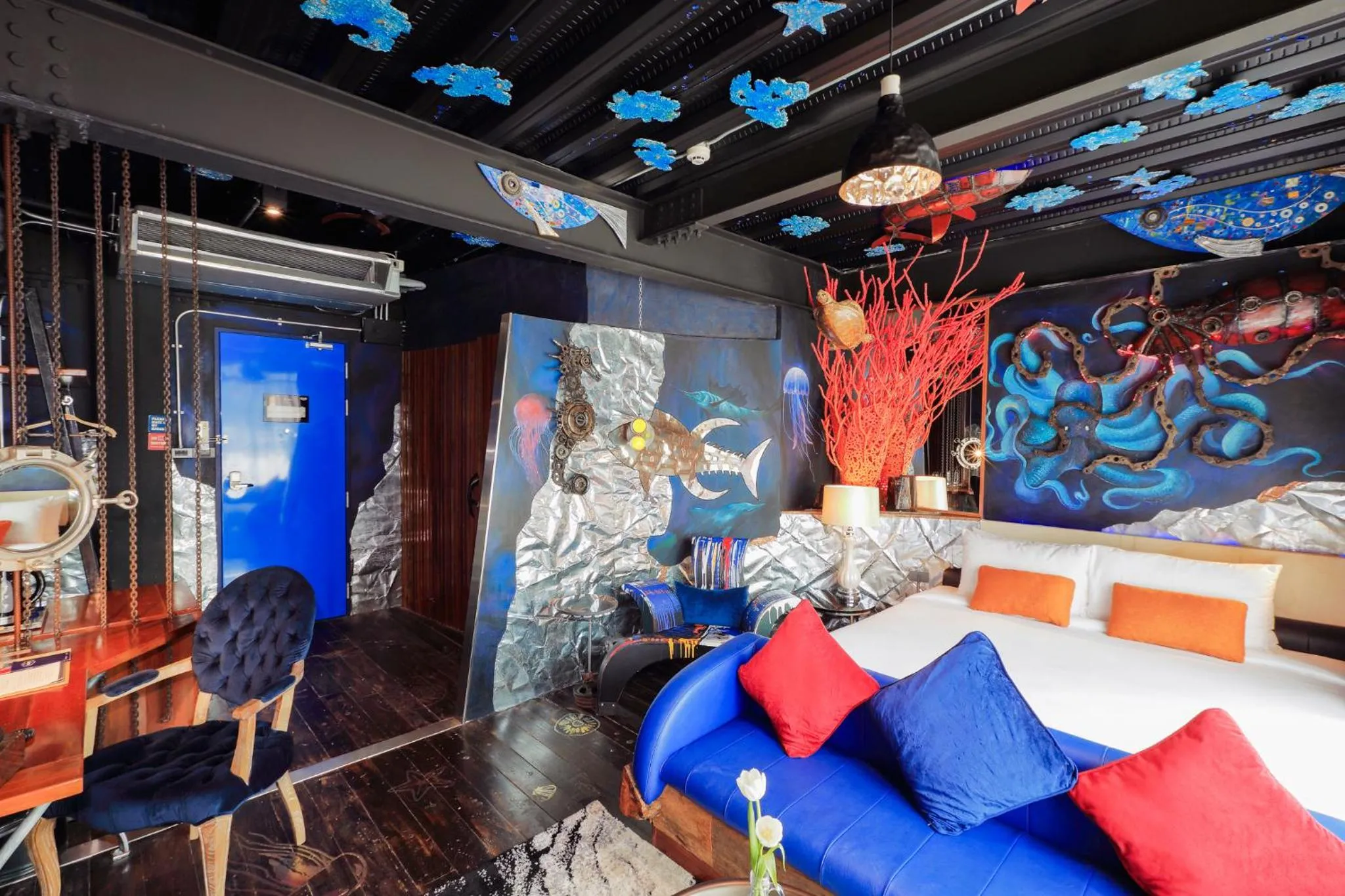 Seating area in MeStyle Garage Hotel