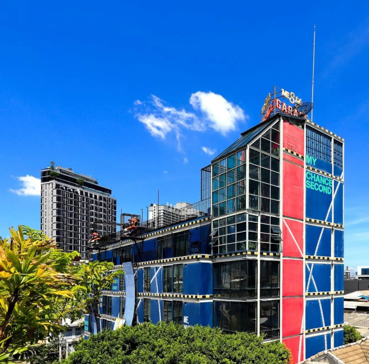 Property building in MeStyle Garage Hotel