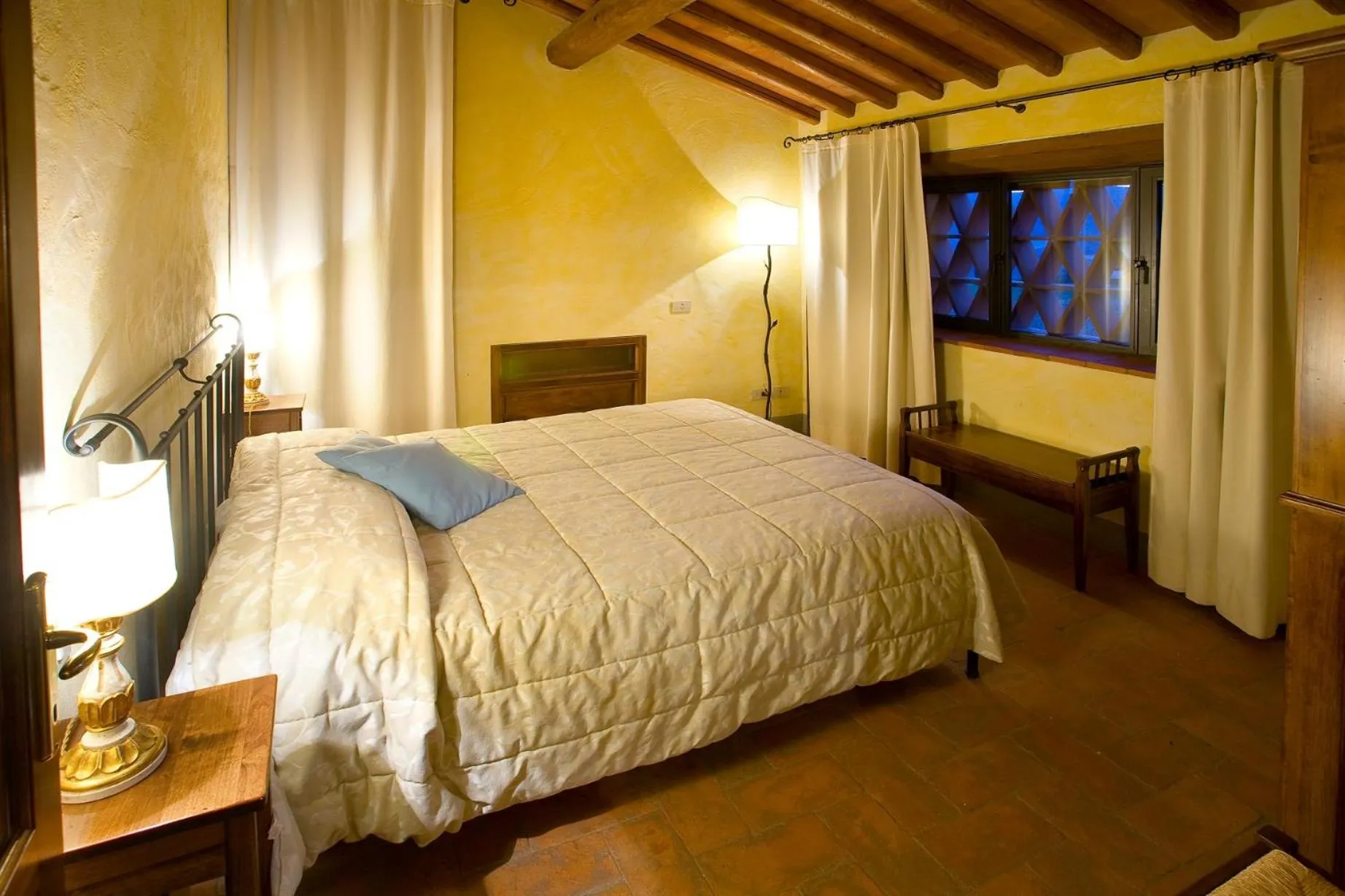 Bedroom, Bed in Castello Di Meleto