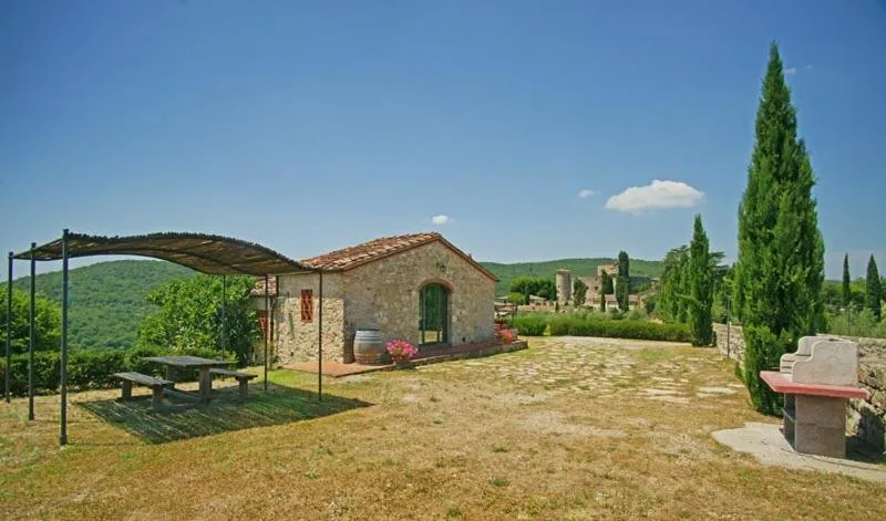 Property building in Castello Di Meleto