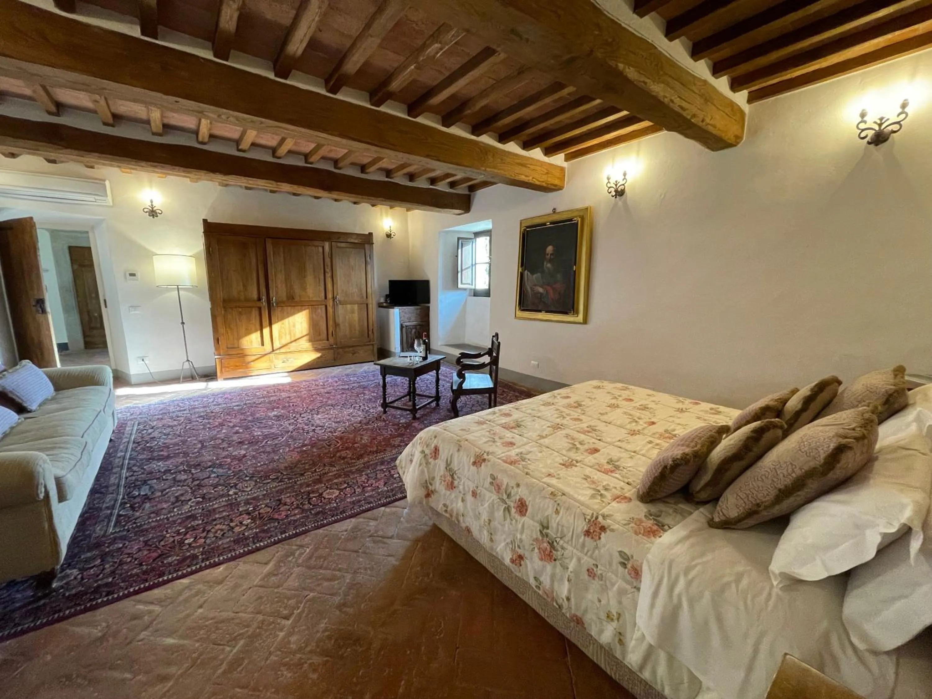 Photo of the whole room, Bed in Castello Di Meleto