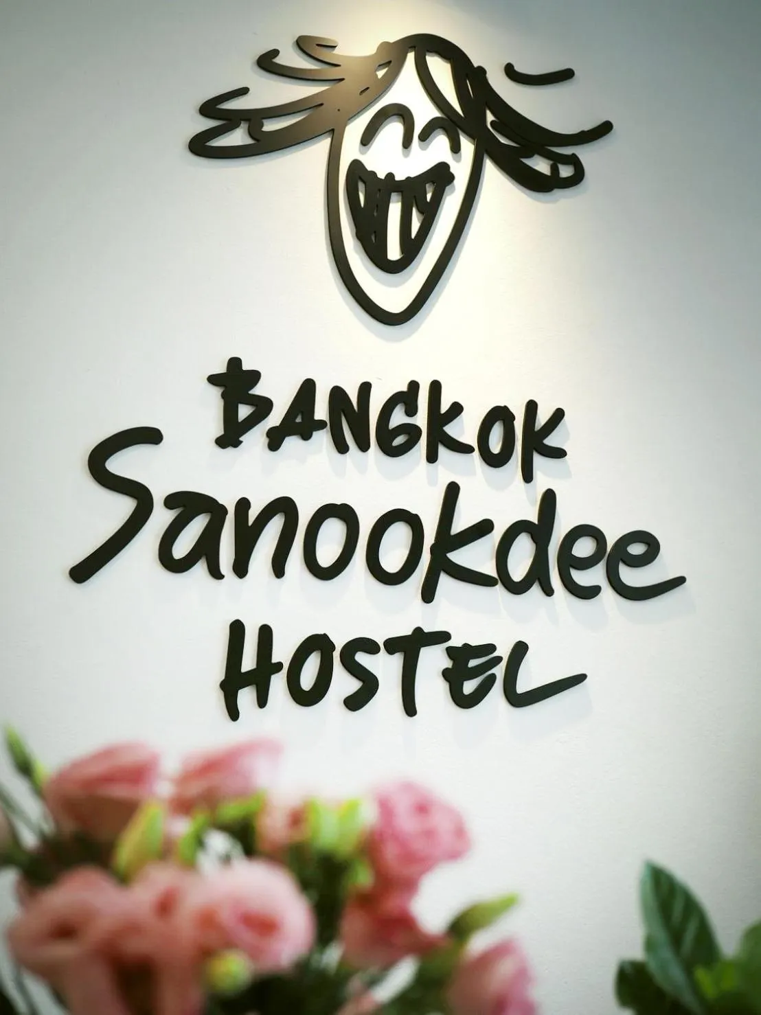 Property logo or sign in Bangkok Sanookdee Hostel