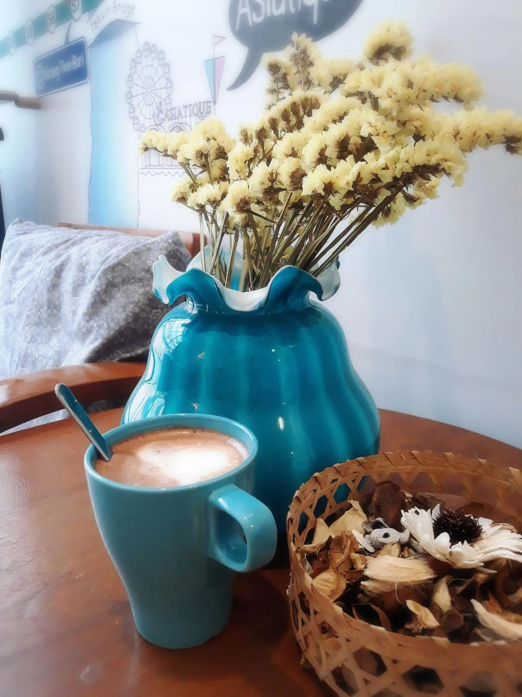 Decorative detail in Bangkok Sanookdee Hostel