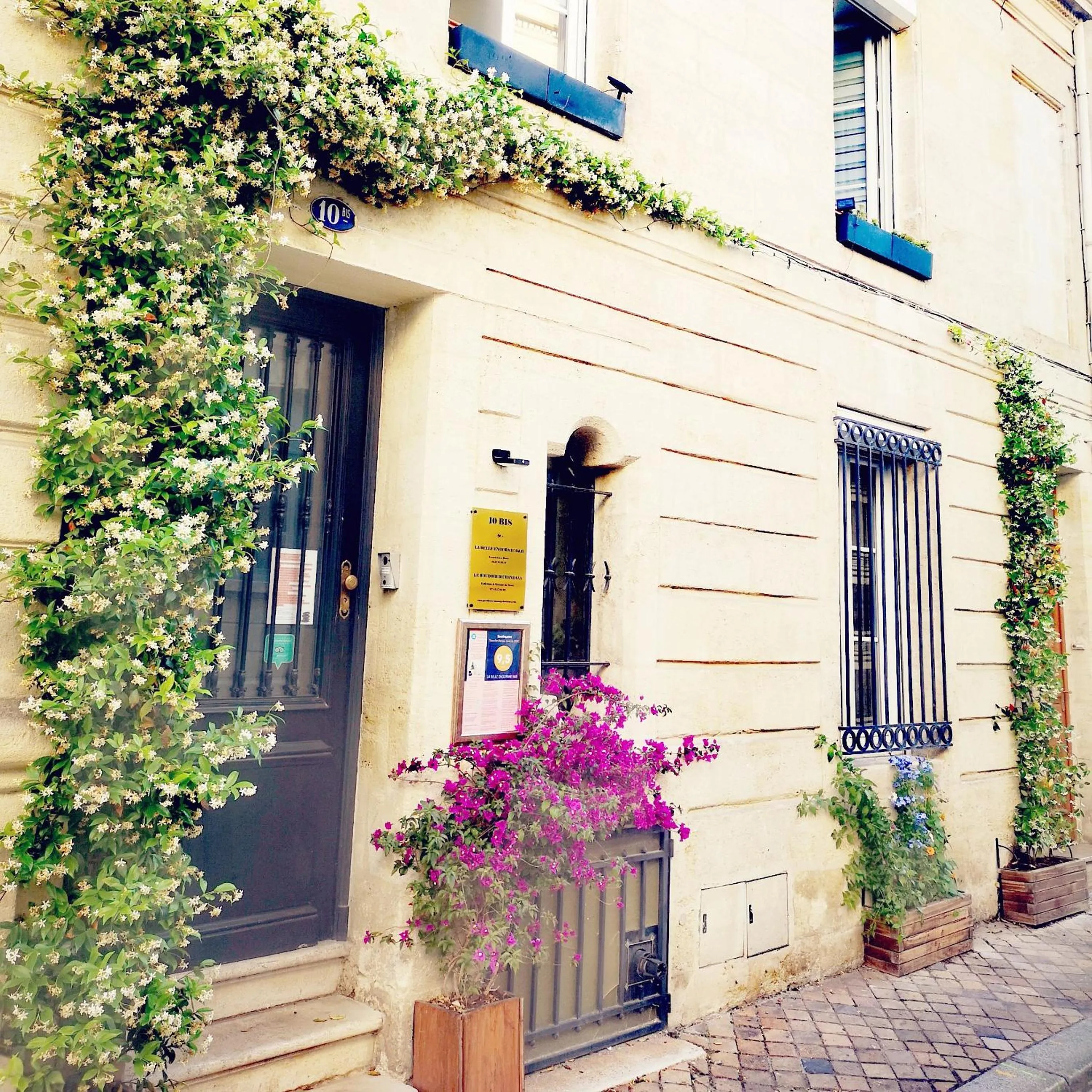 Property building in La Belle Endormie B&B French Guest house