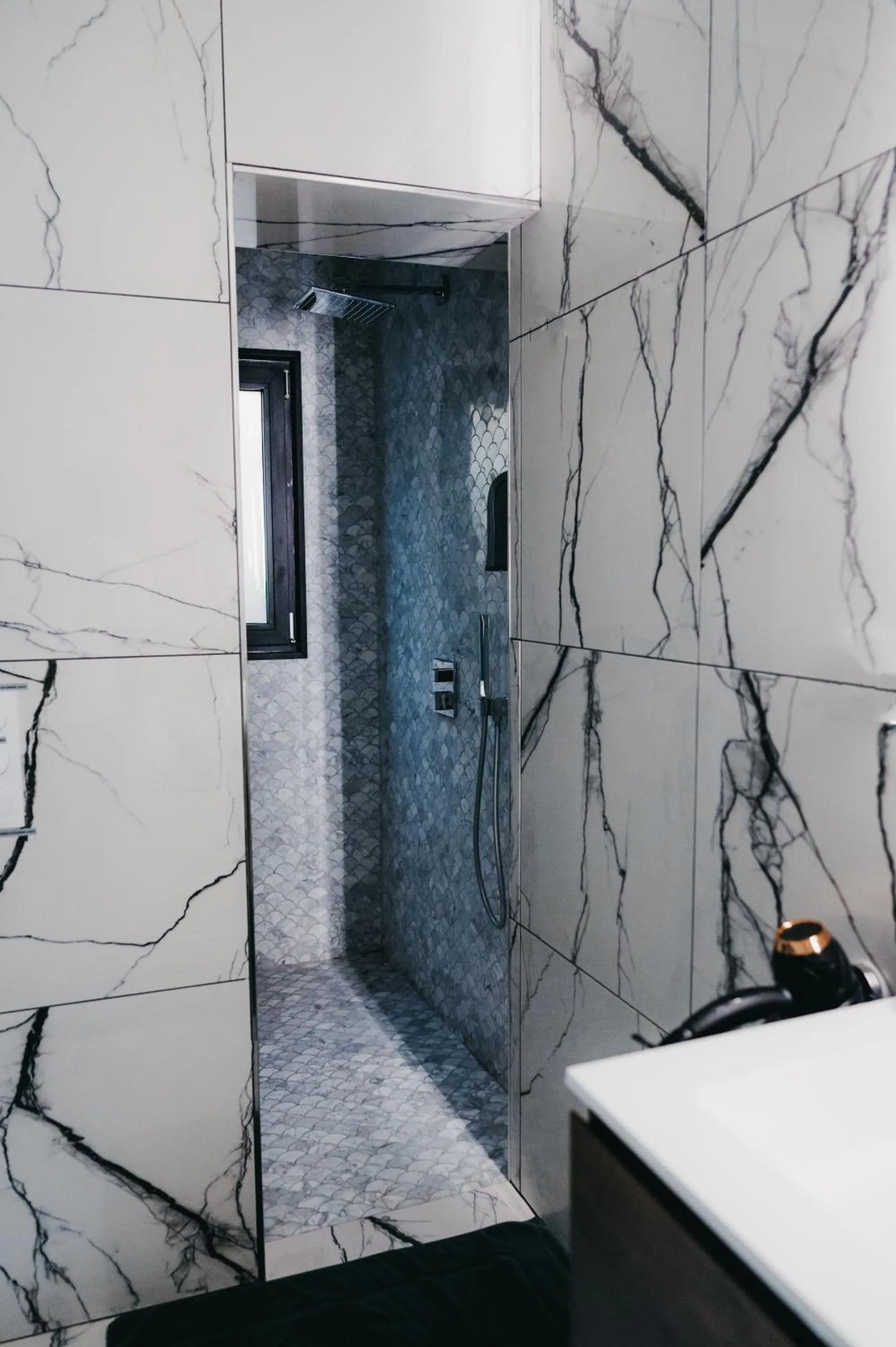 Shower in La Belle Endormie B&B French Guest house