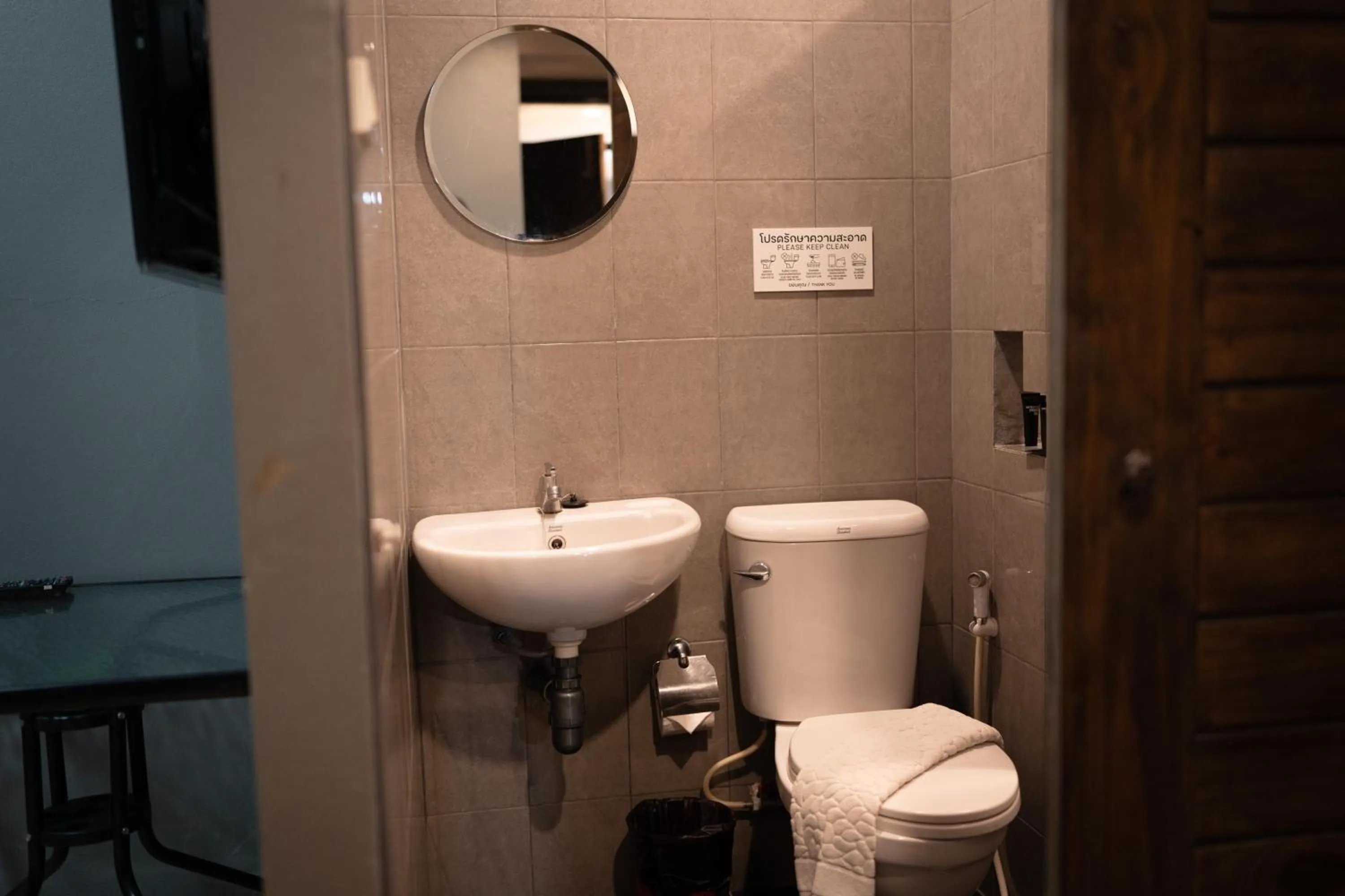 Toilet in Baan Paea Guest House