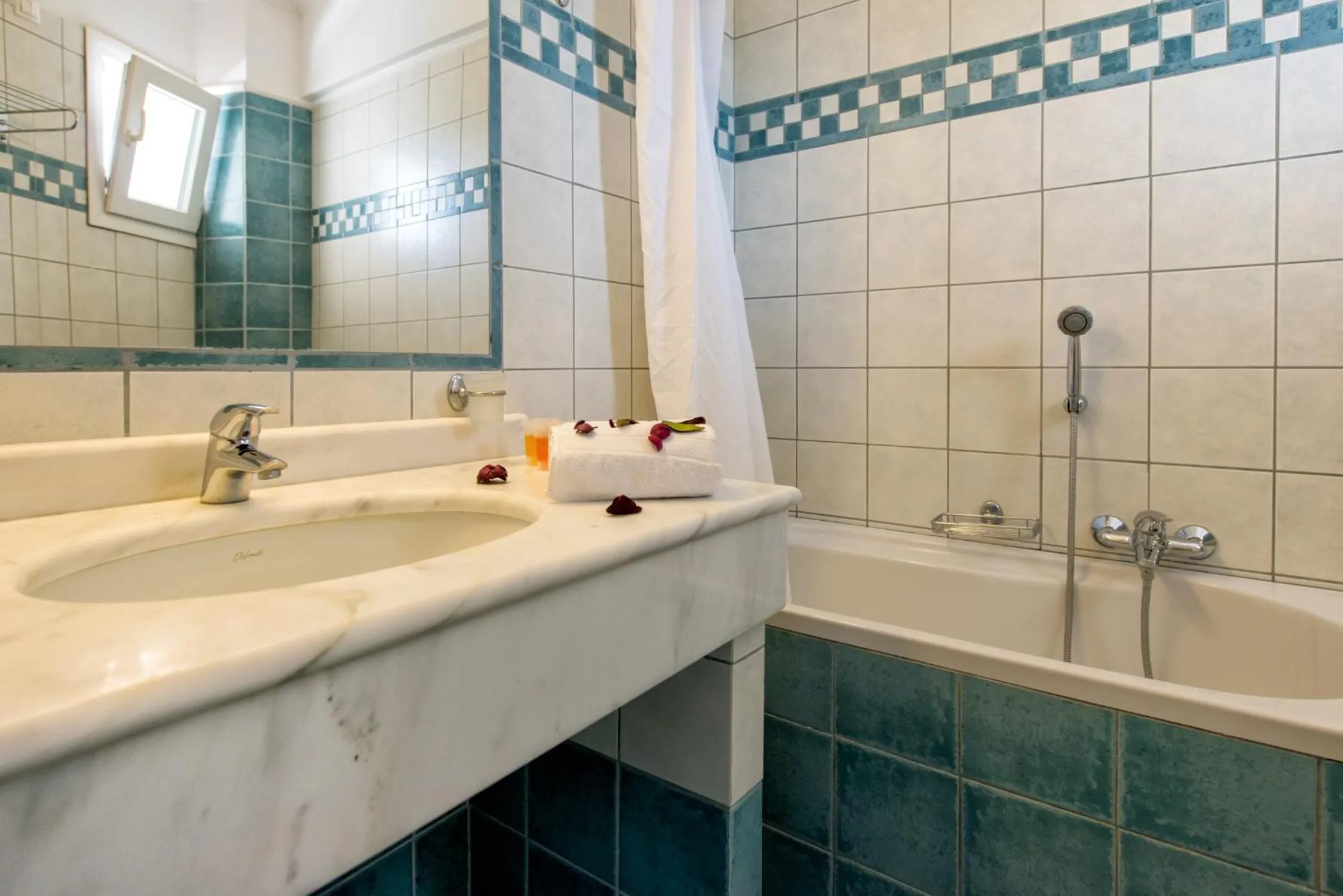 Bathroom in Al Mare Hotel