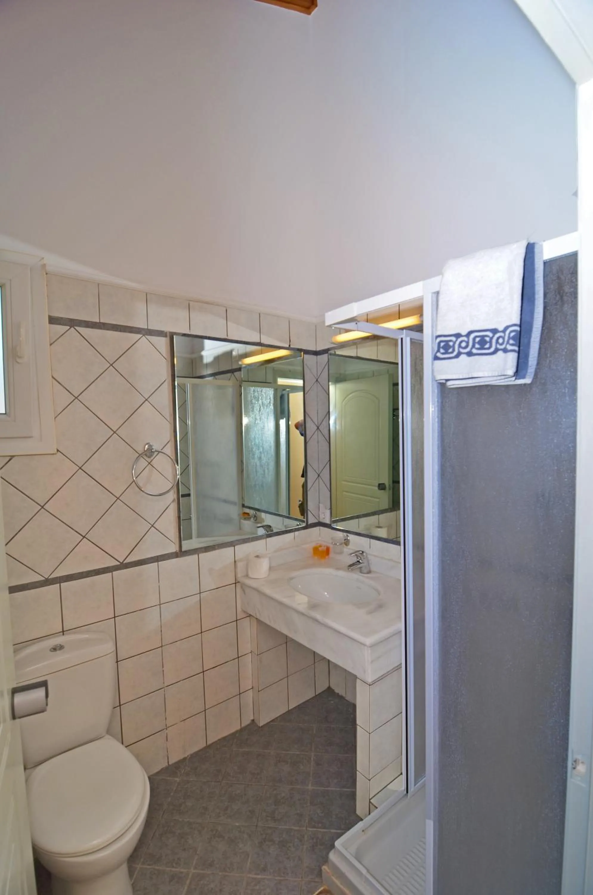 Bathroom in Al Mare Hotel