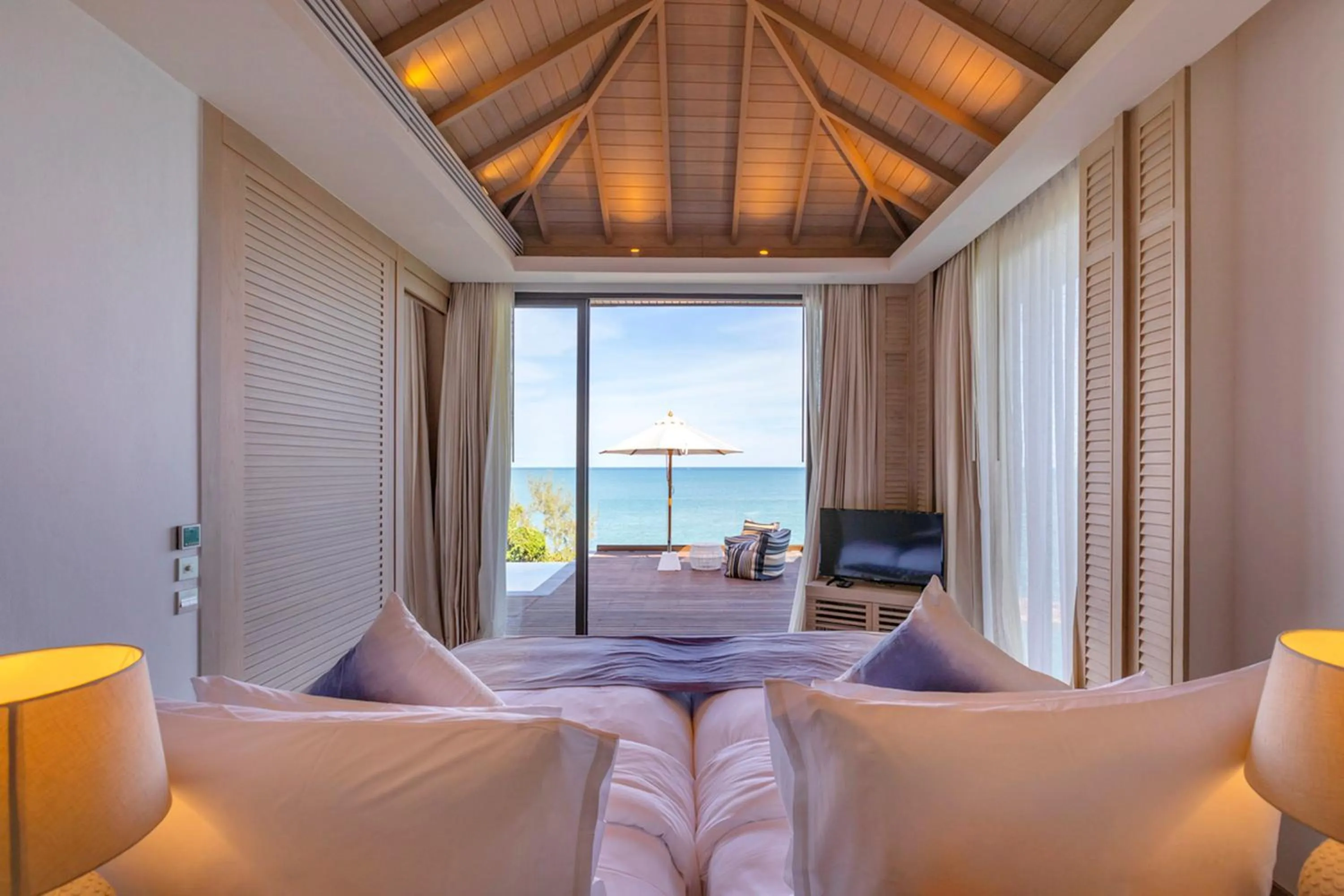 Bed in Cape Fahn Hotel - Private Islands Samui