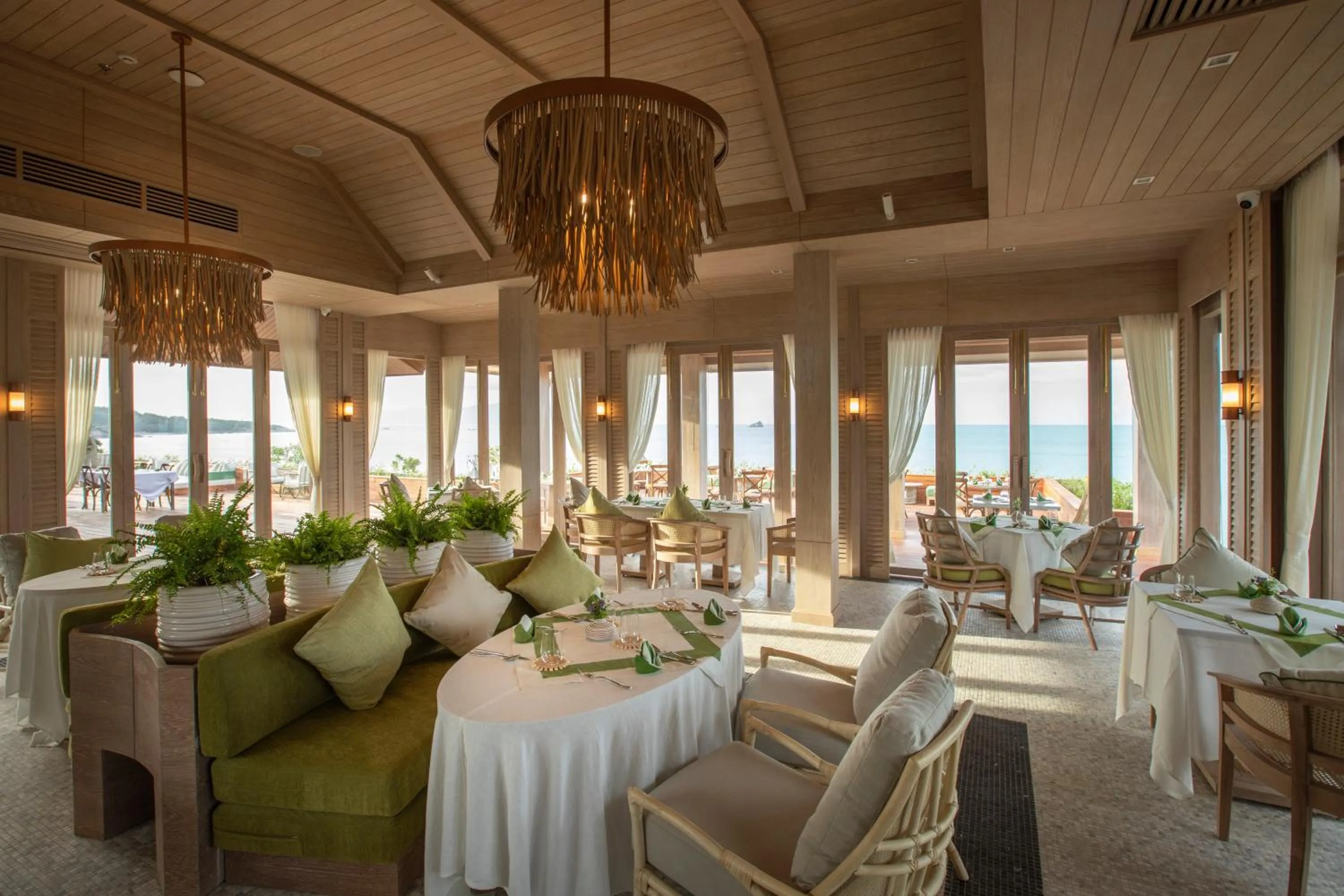 Restaurant/places to eat in Cape Fahn Hotel - Private Islands Samui