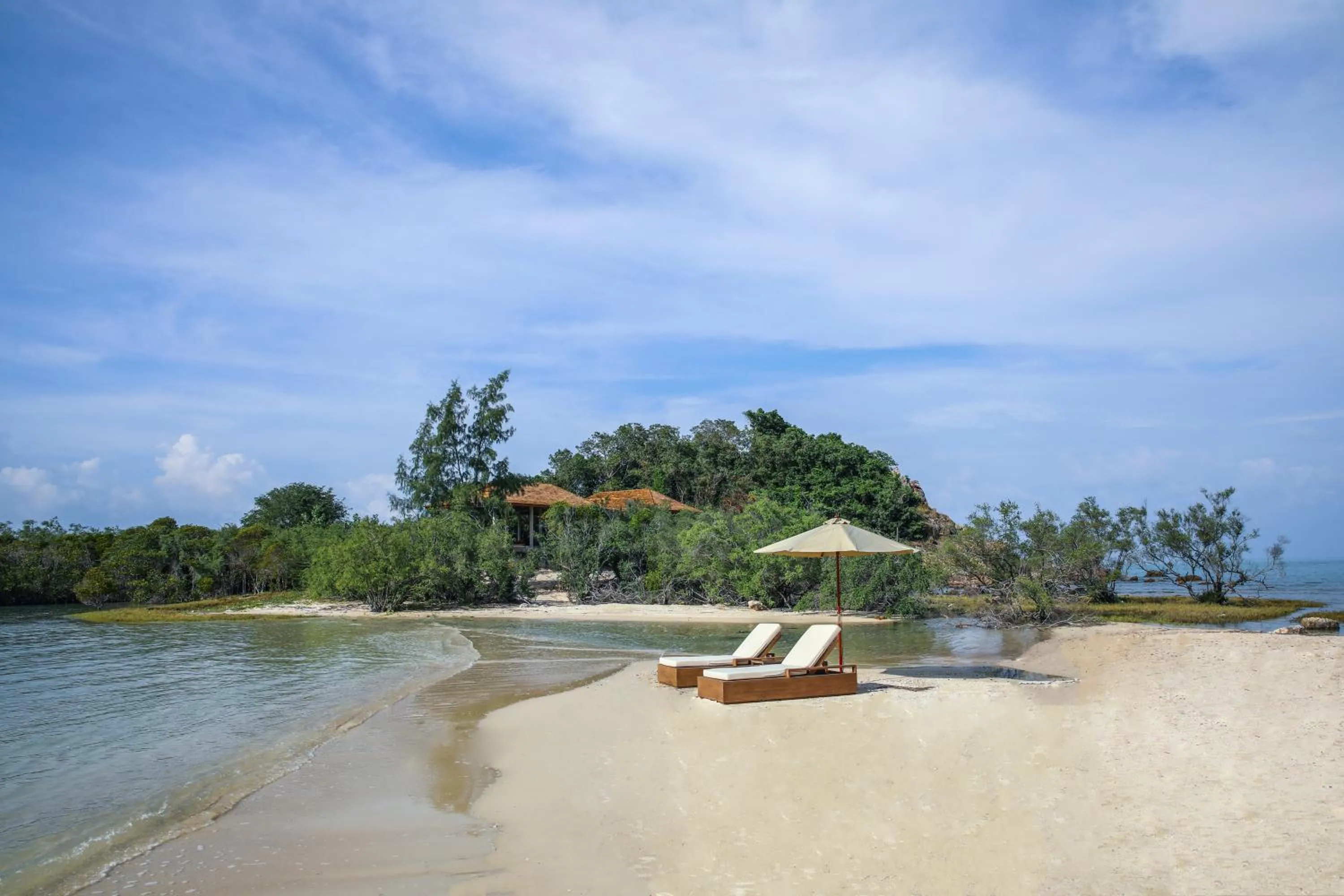 Beach in Cape Fahn Hotel - Private Islands Samui