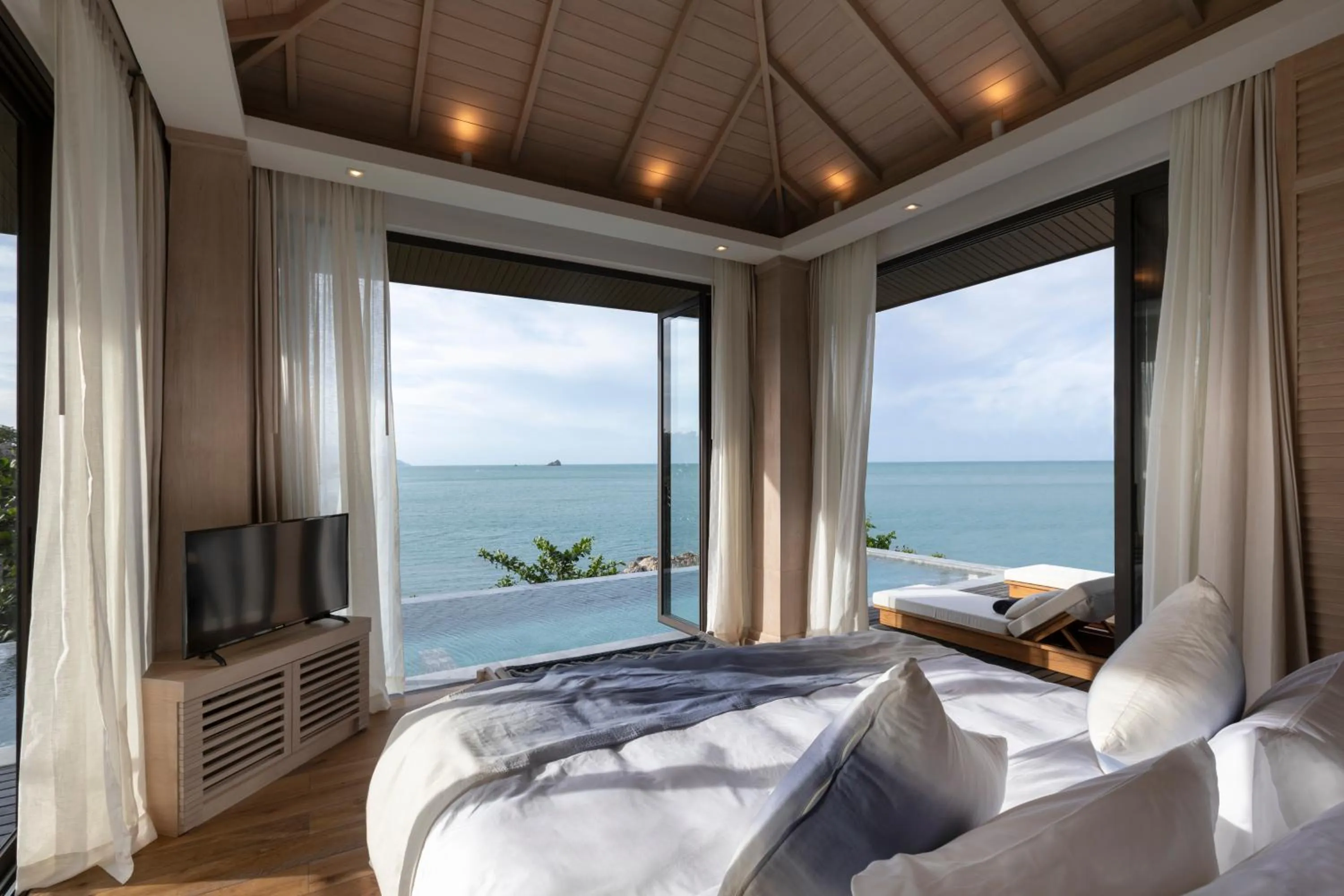 View (from property/room), Bed in Cape Fahn Hotel - Private Islands Samui