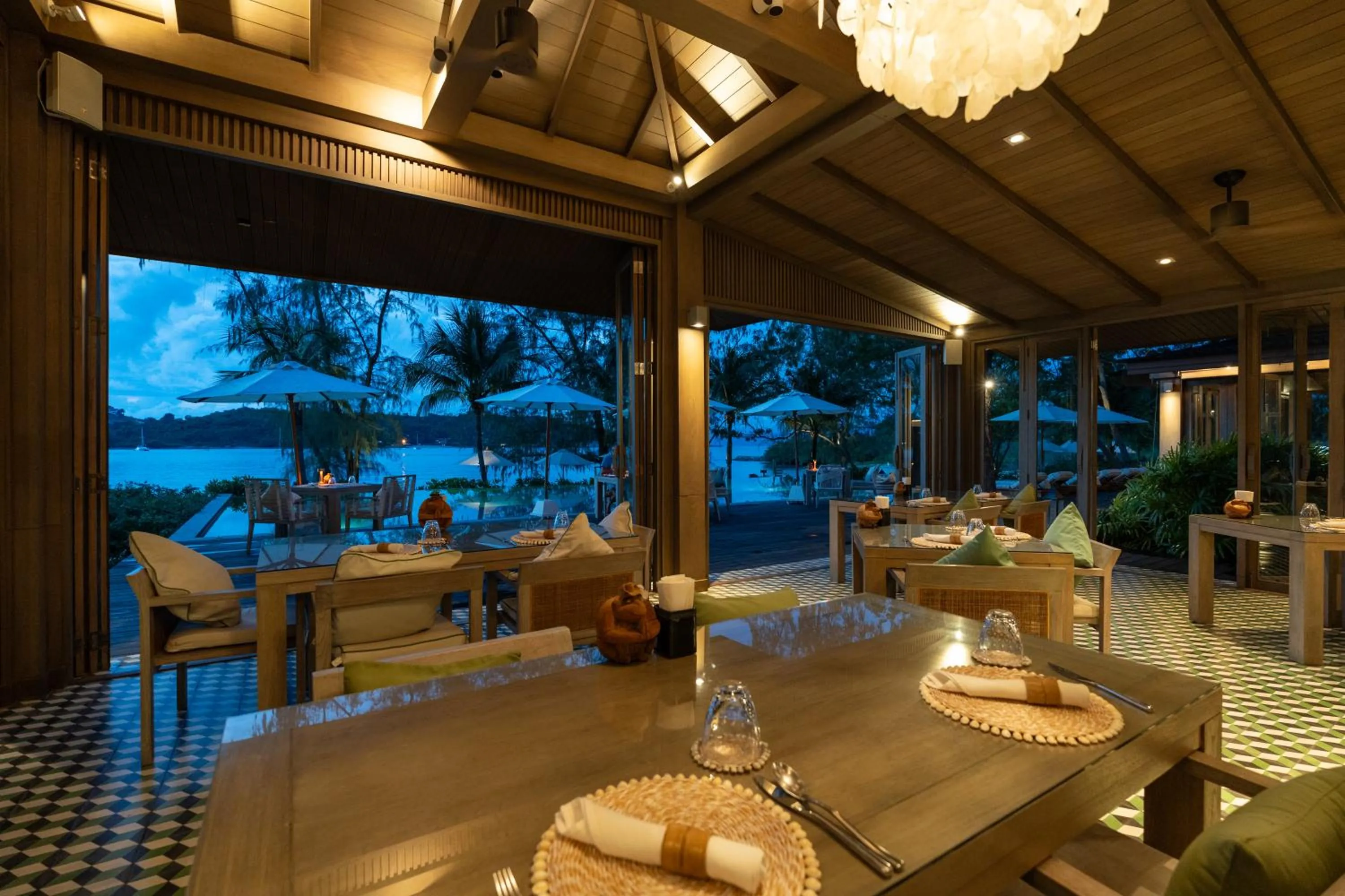 Restaurant/places to eat in Cape Fahn Hotel - Private Islands Samui
