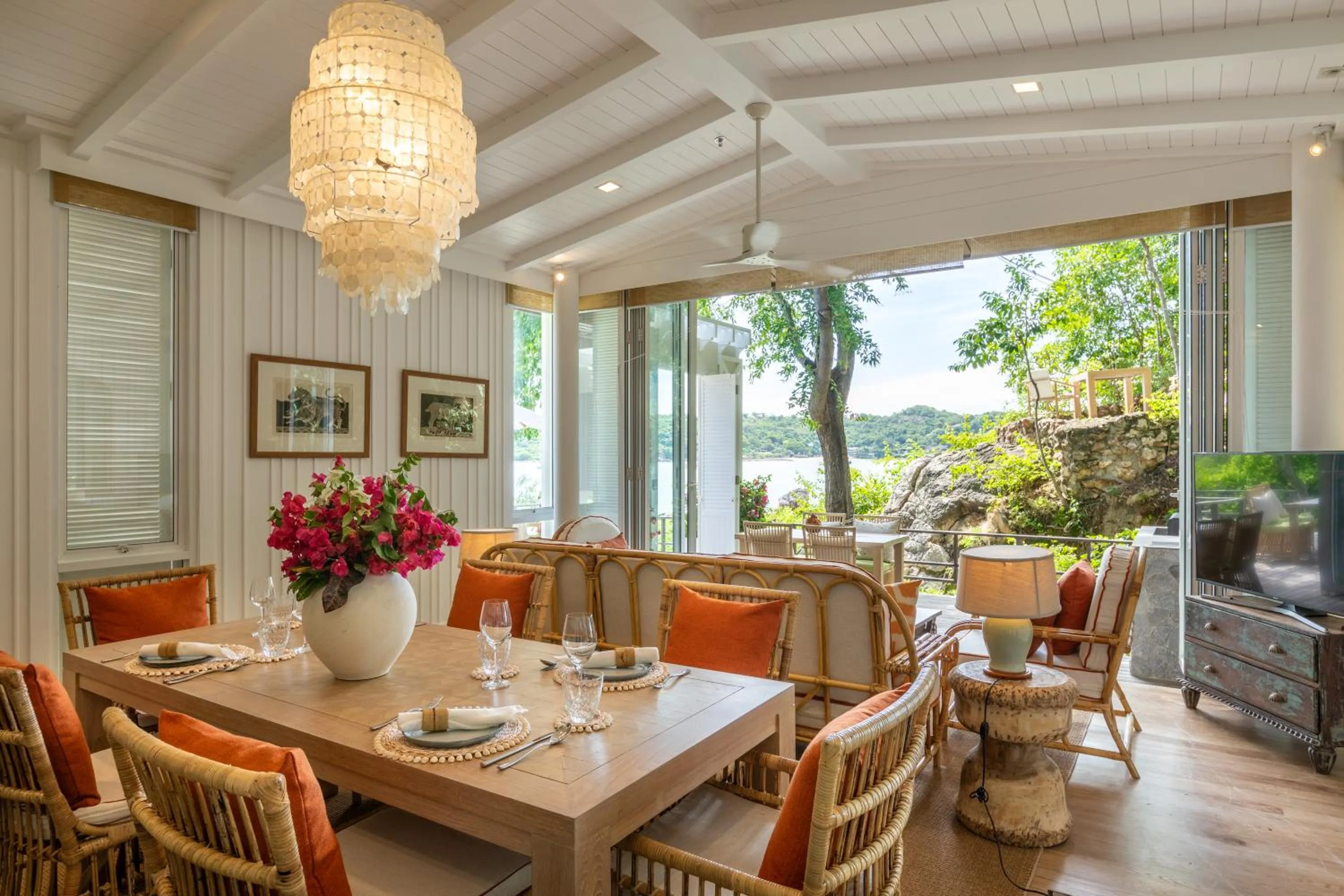 TV and multimedia in Cape Fahn Hotel - Private Islands Samui