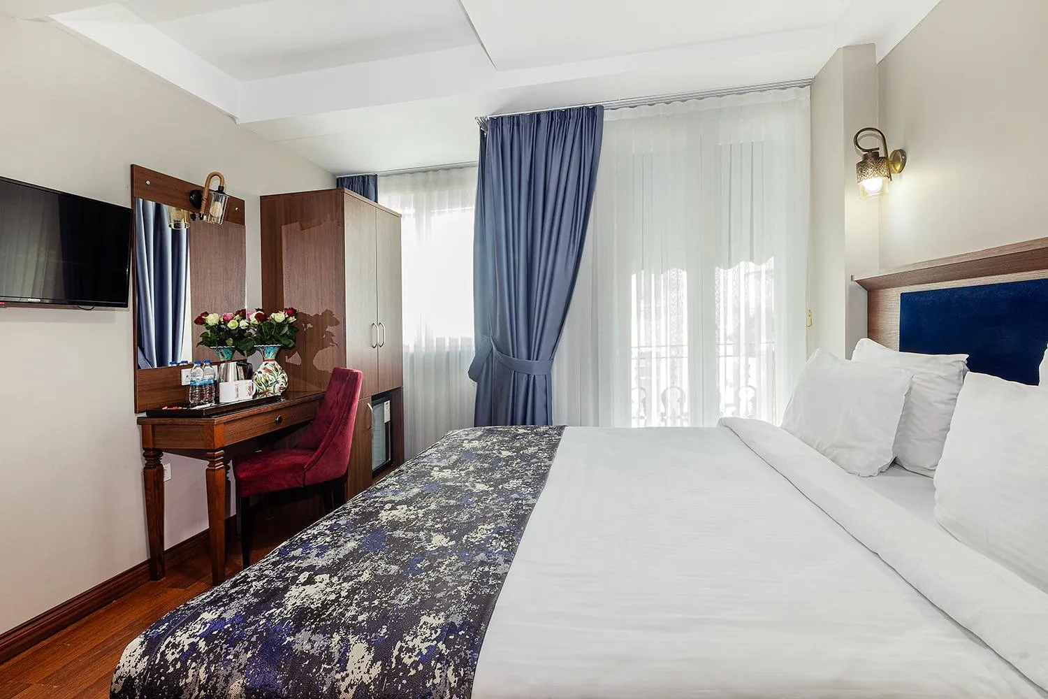 Bedroom, Bed in Aristocrat Hotel