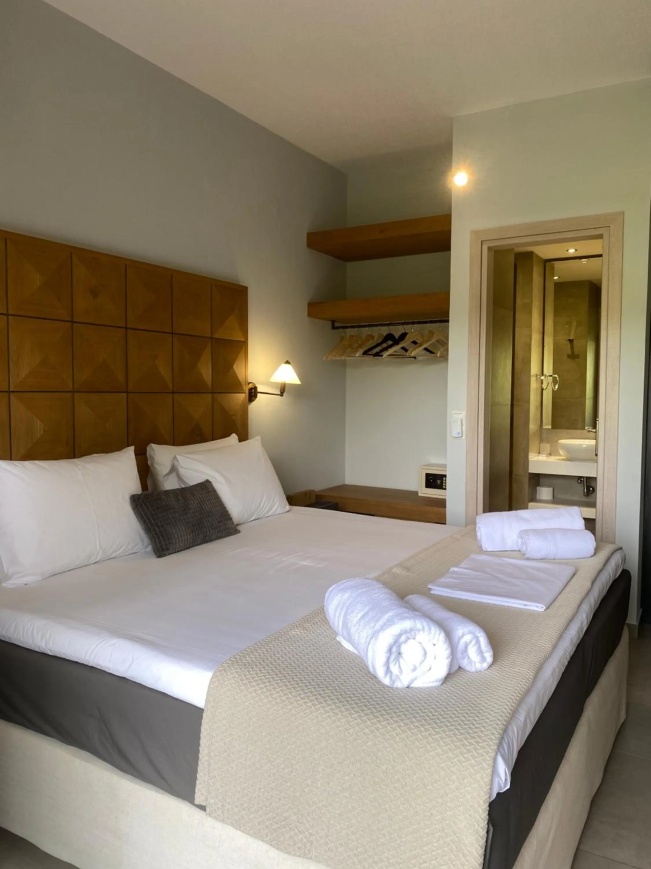 Bedroom, Bed in Villa Xanthippi