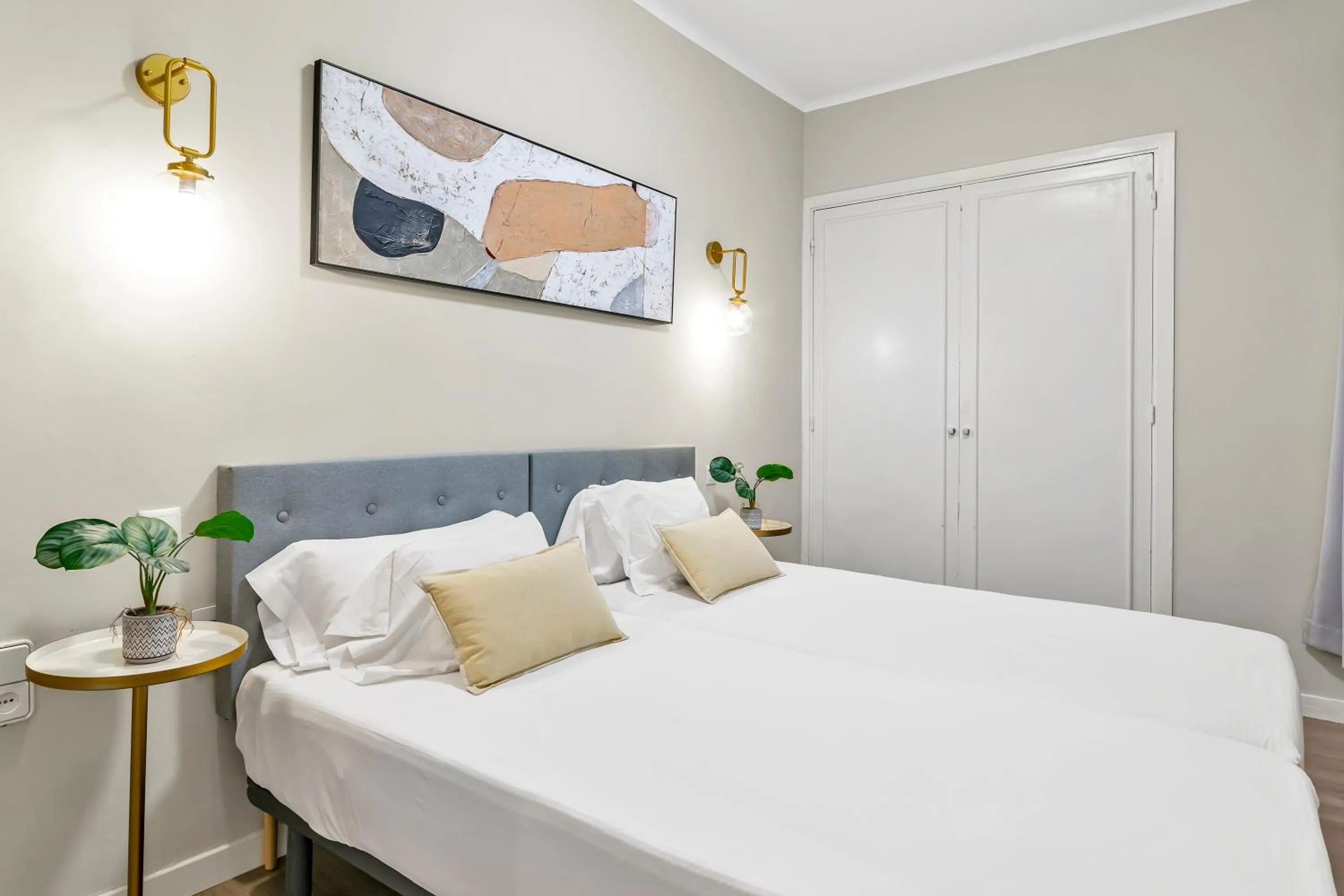 Bedroom, Bed in Suite Home Sagrada Familia