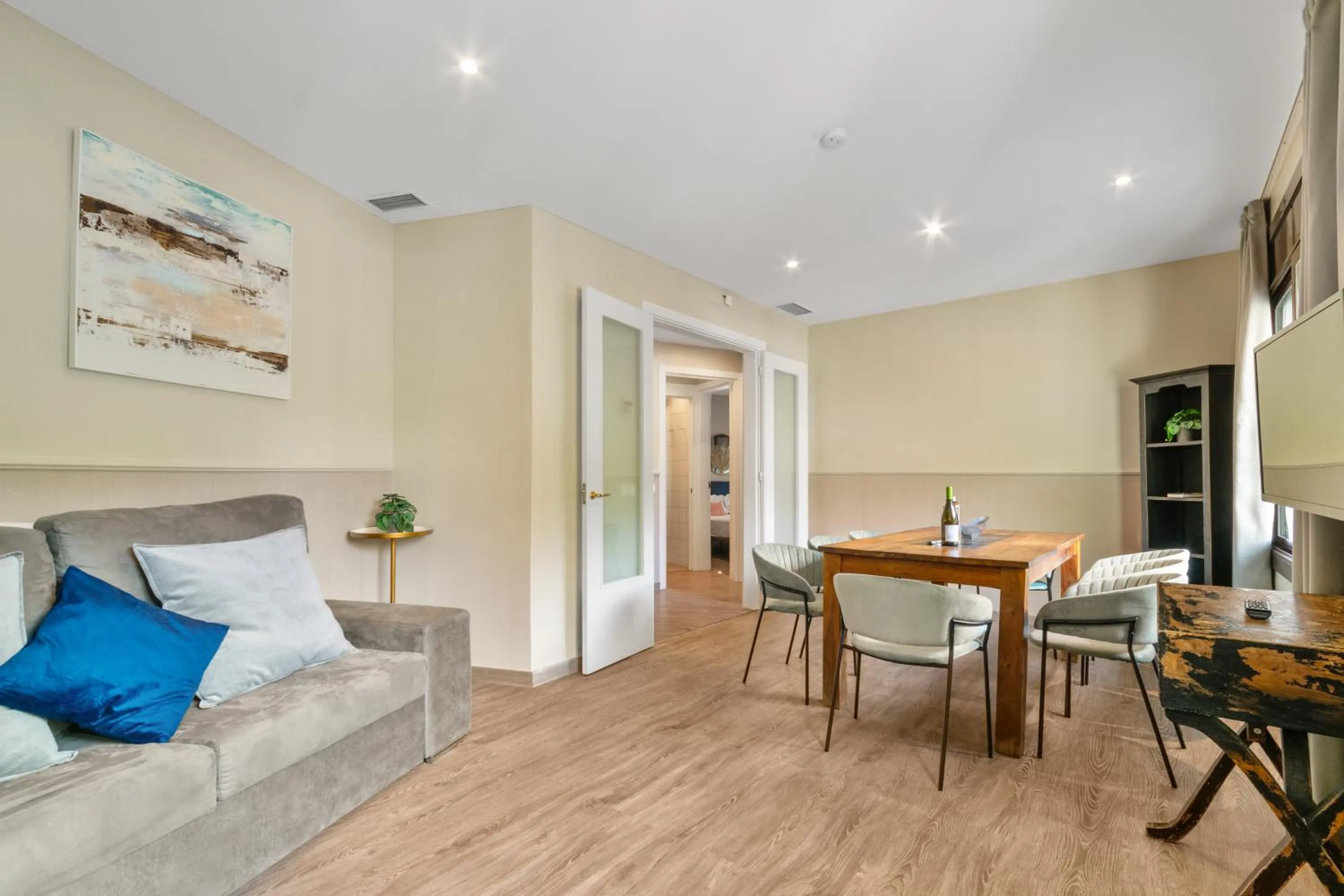 TV and multimedia in Suite Home Sagrada Familia