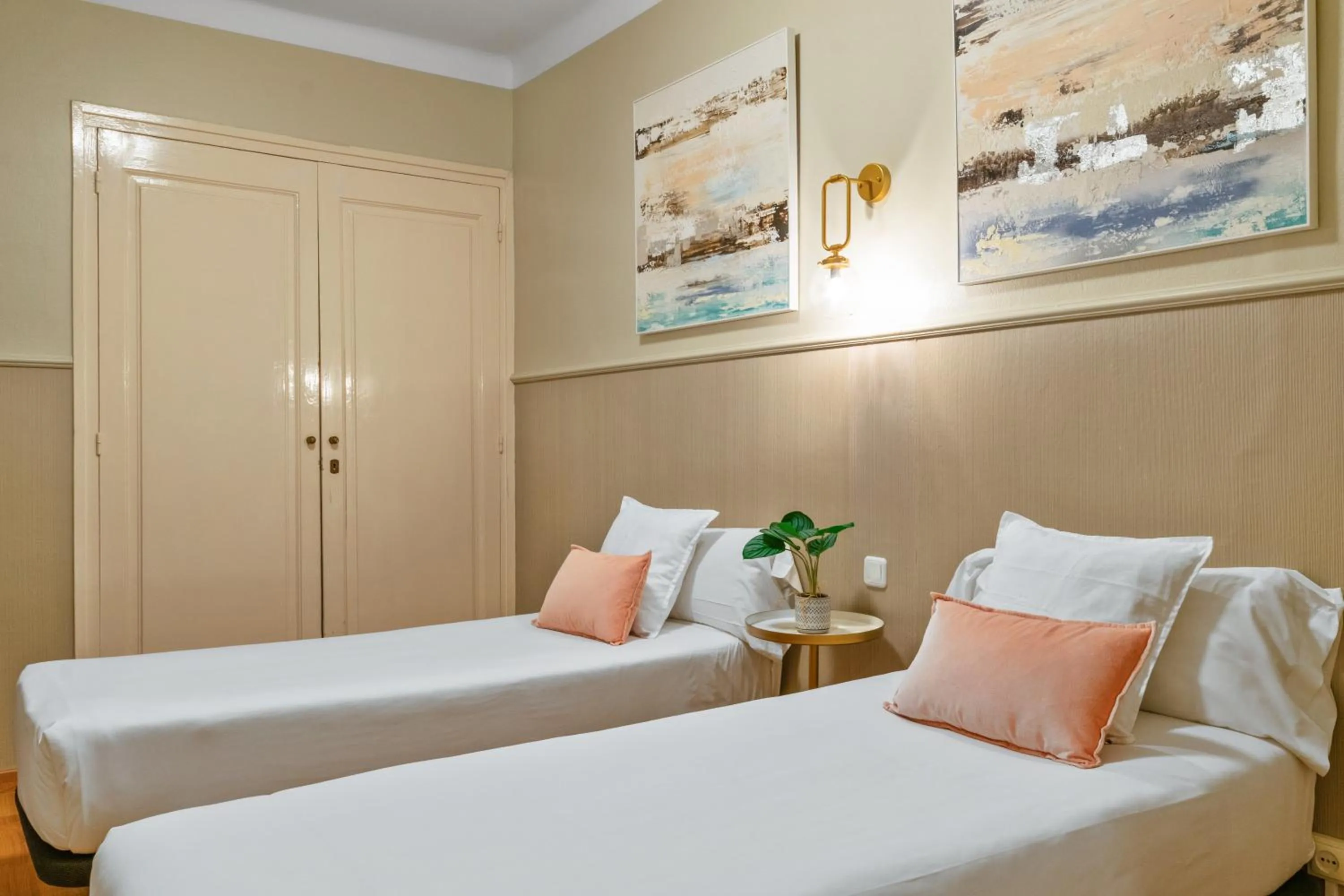 Bedroom, Bed in Suite Home Sagrada Familia