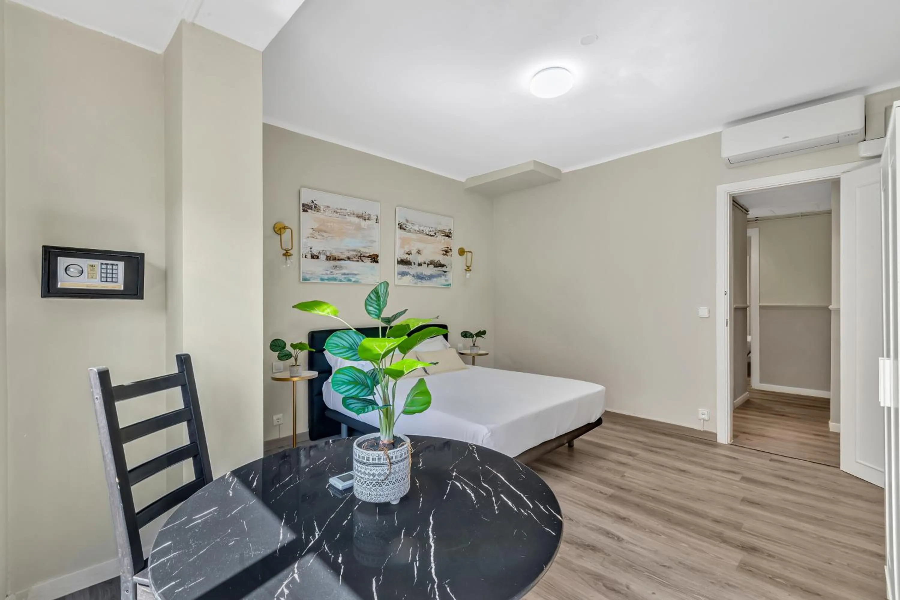 Bedroom, Bed in Suite Home Sagrada Familia