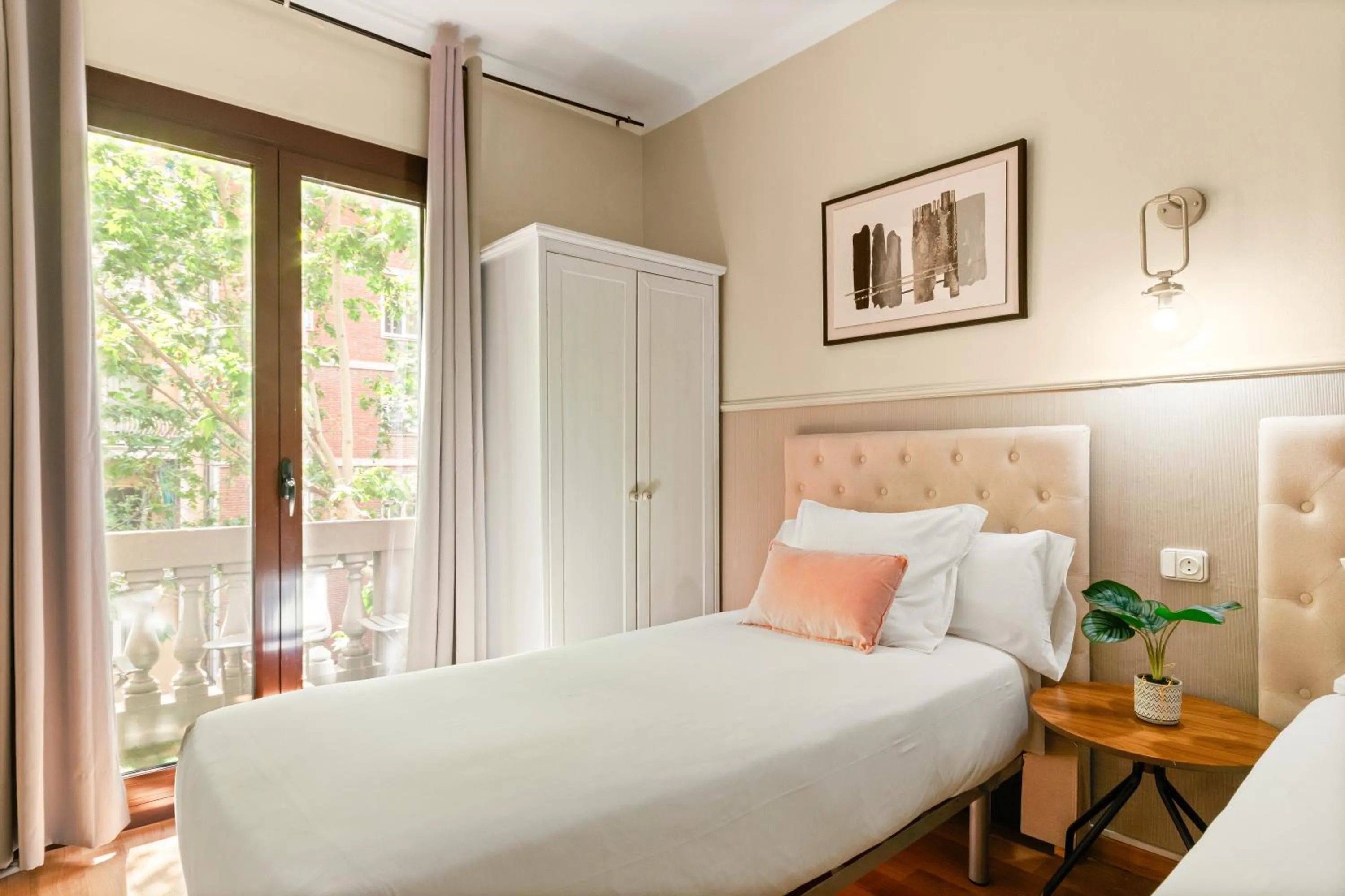 Bed in Suite Home Sagrada Familia