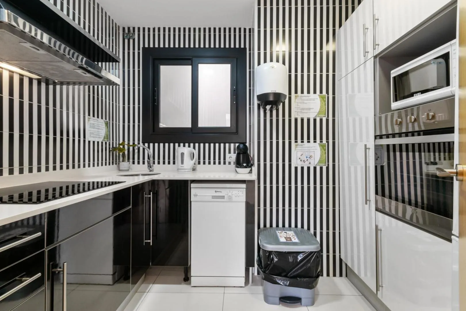 Coffee/tea facilities in Suite Home Sagrada Familia