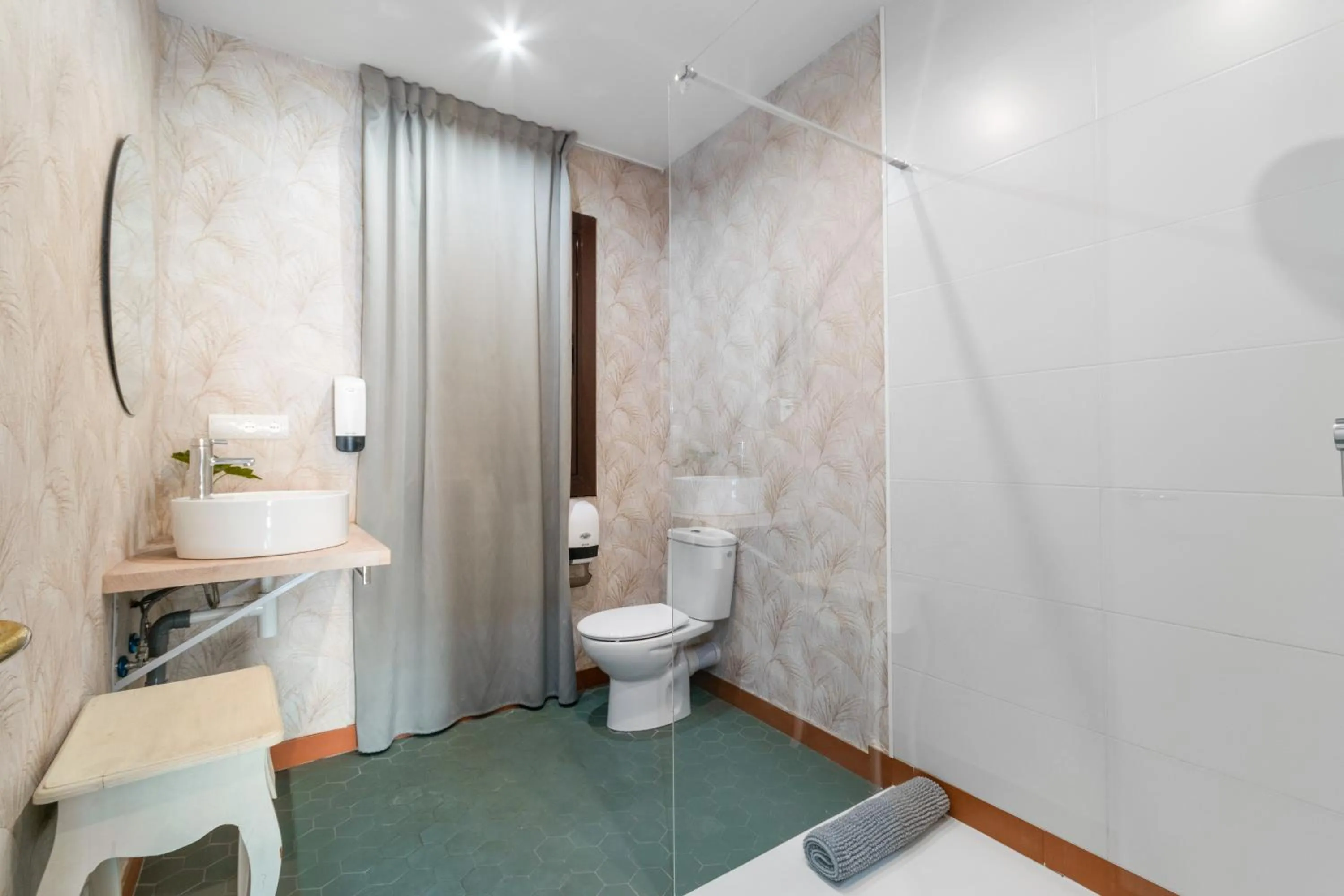 Shower in Suite Home Sagrada Familia