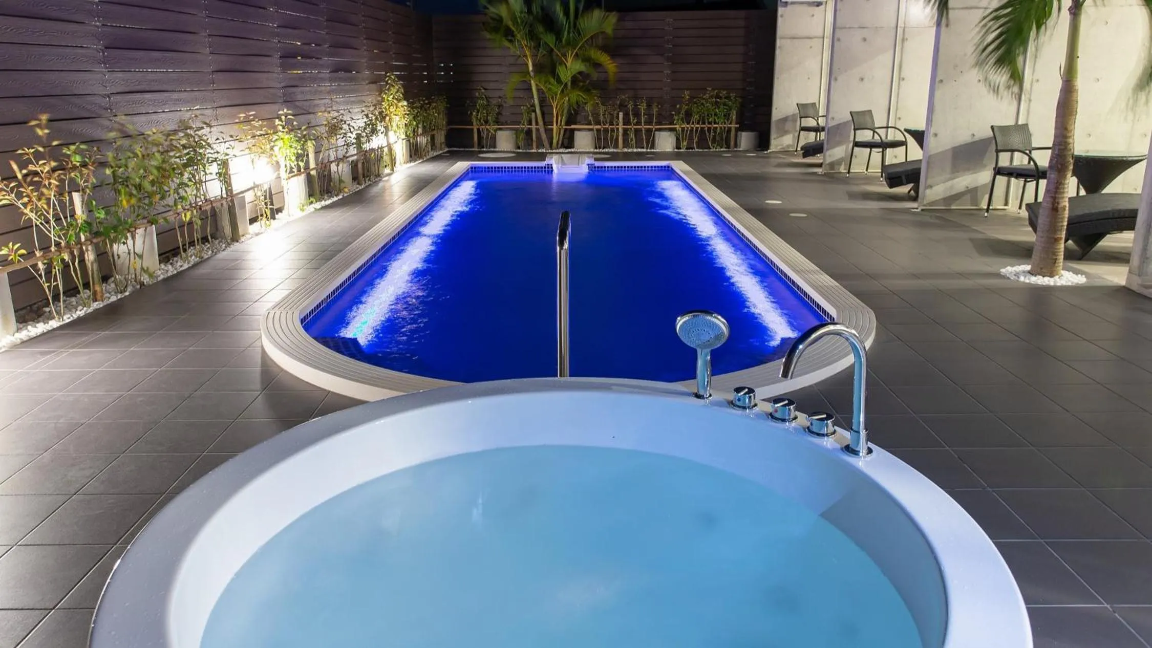 Swimming pool in Sumuide Terrace H