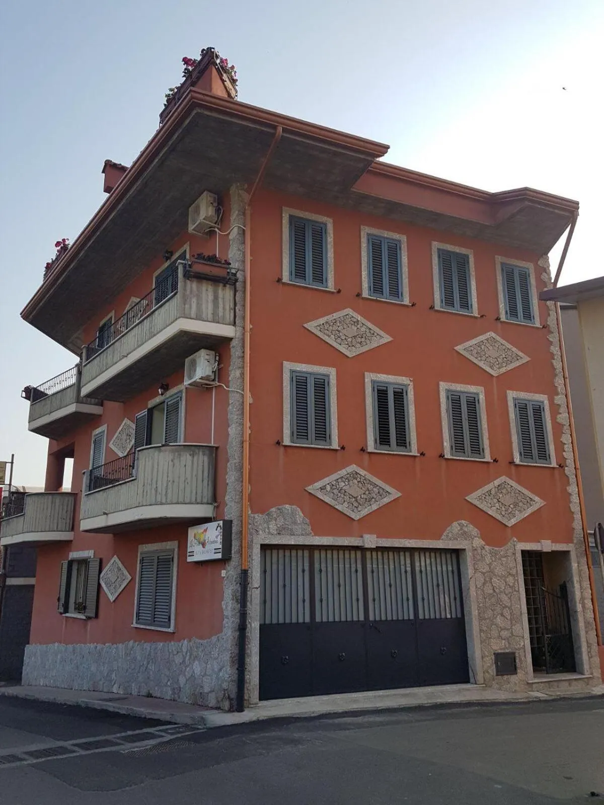 Property building in La Porta dell'Alcantara