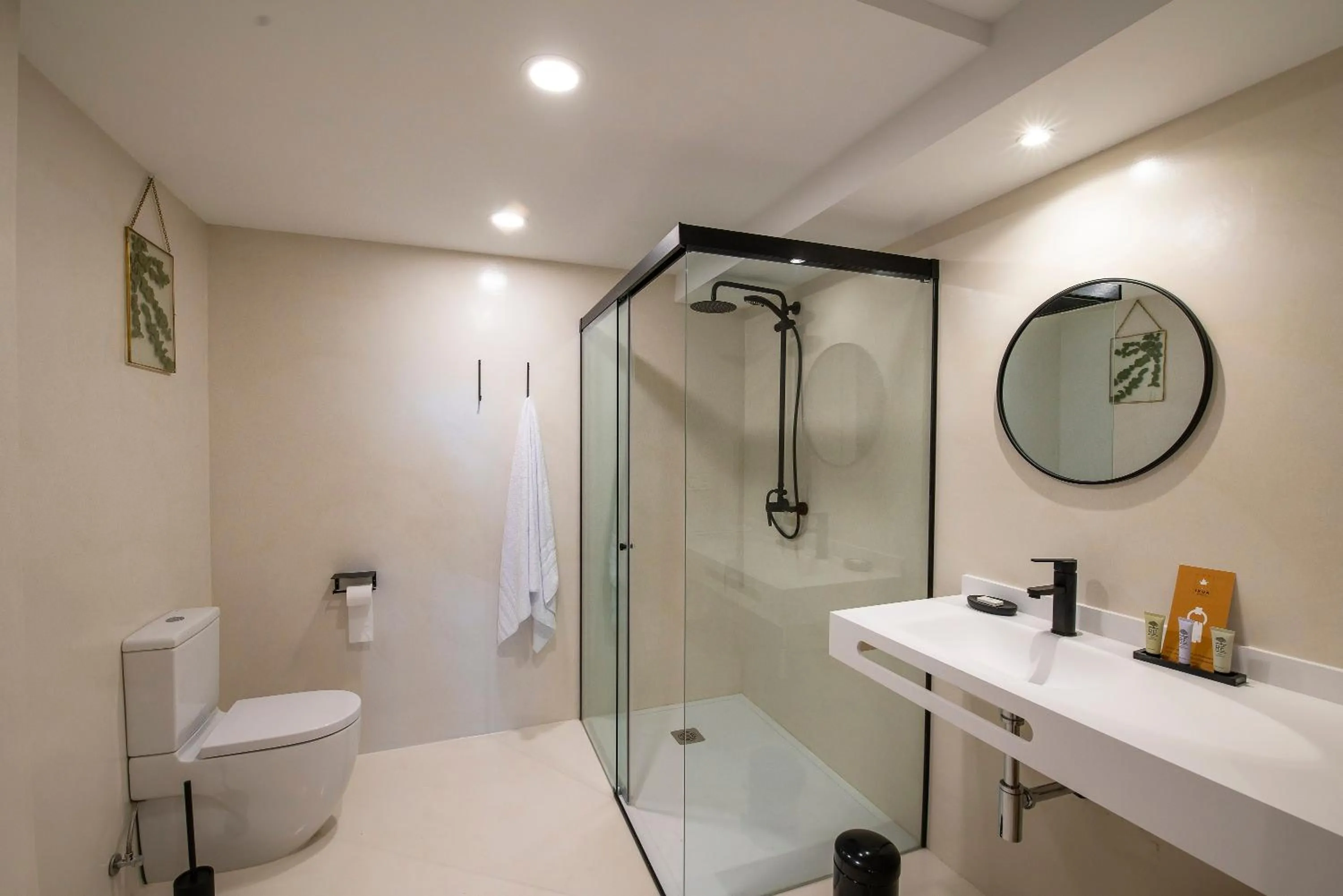 Bathroom in IXUA Hotela