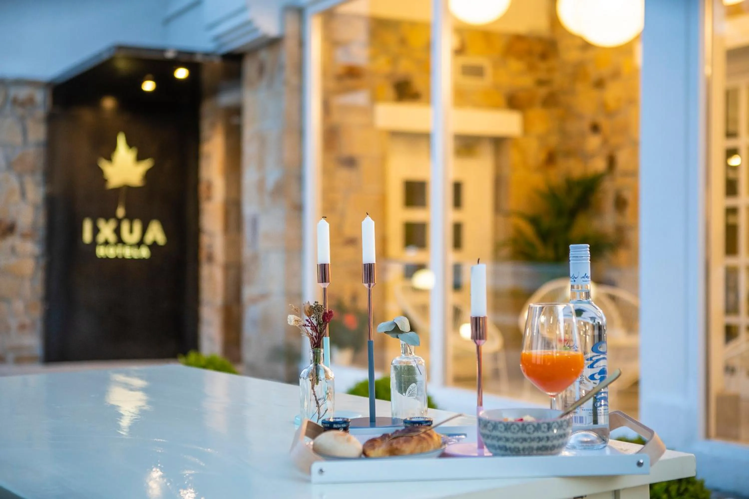 Food and drinks in IXUA Hotela