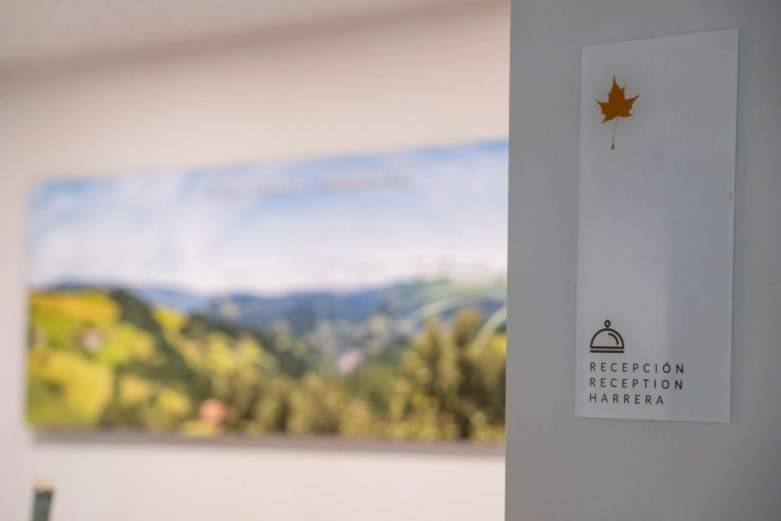 Logo/Certificate/Sign in IXUA Hotela