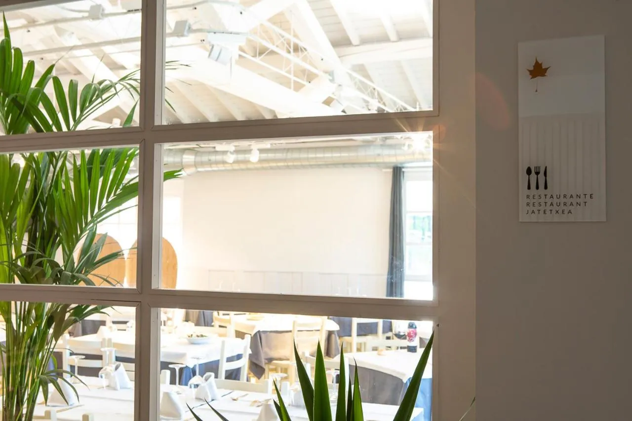 Restaurant/places to eat in IXUA Hotela