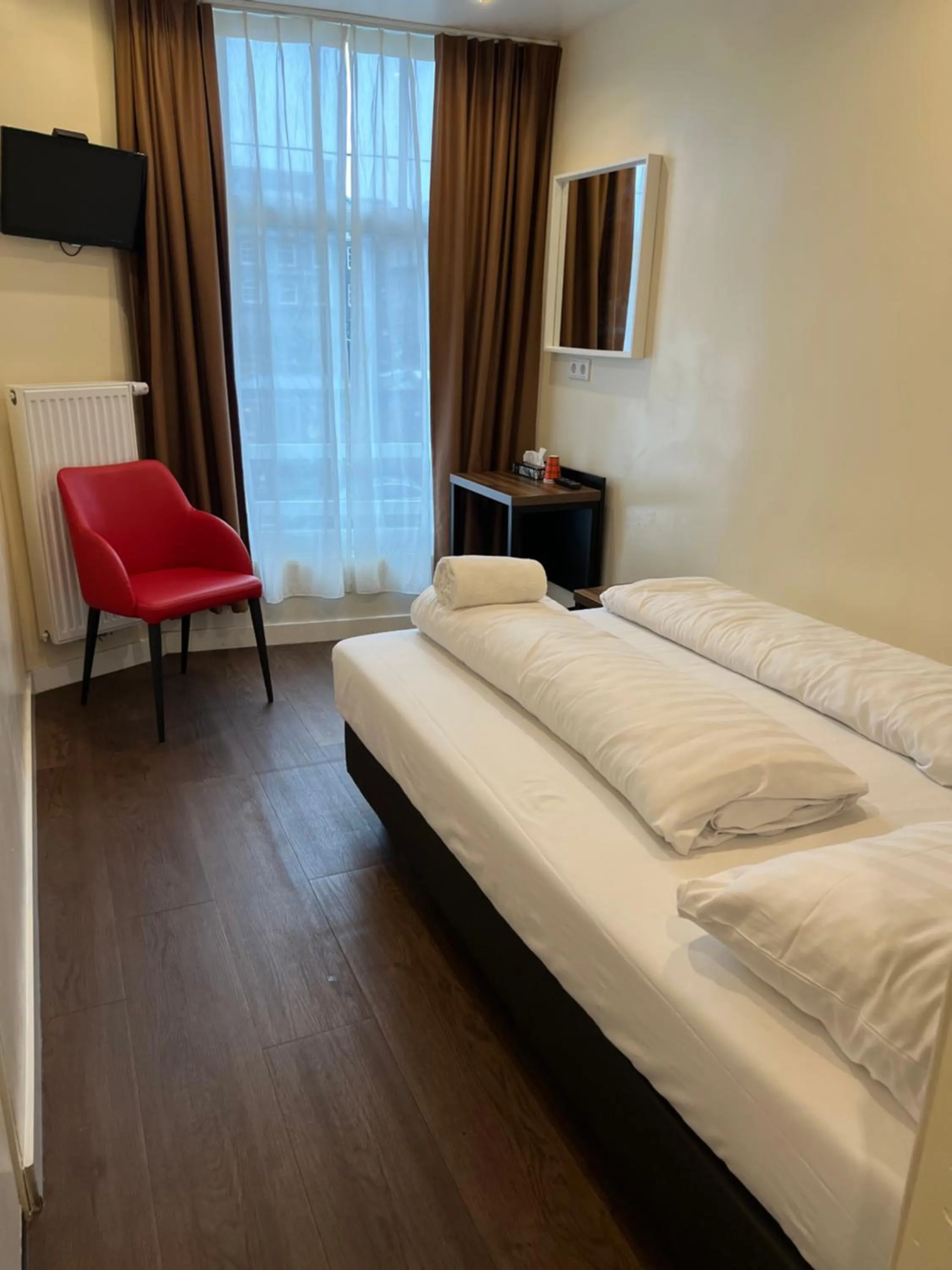 Bedroom, Bed in Dam Hotel