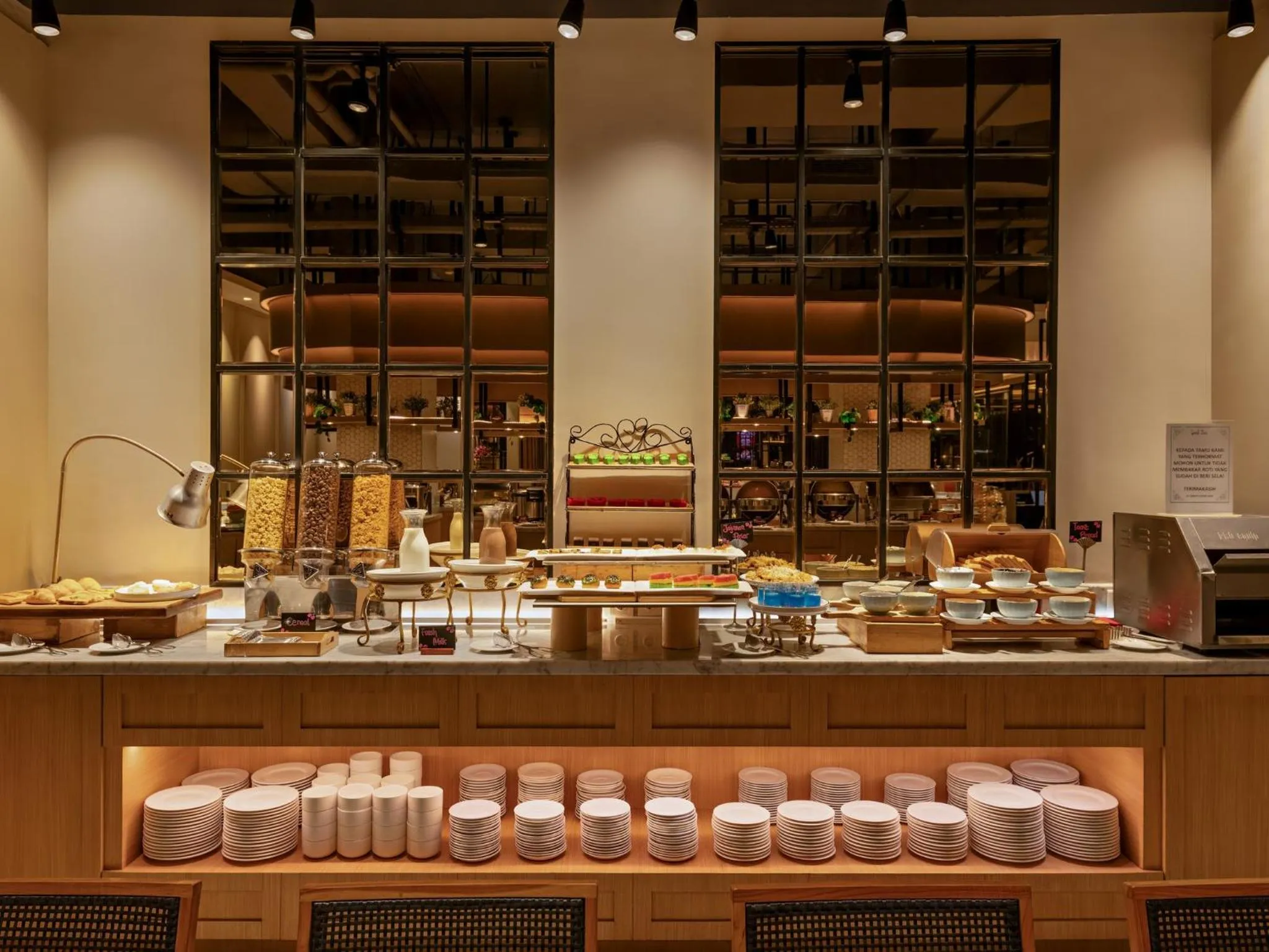 Restaurant/places to eat in Grand Zuri Pekanbaru