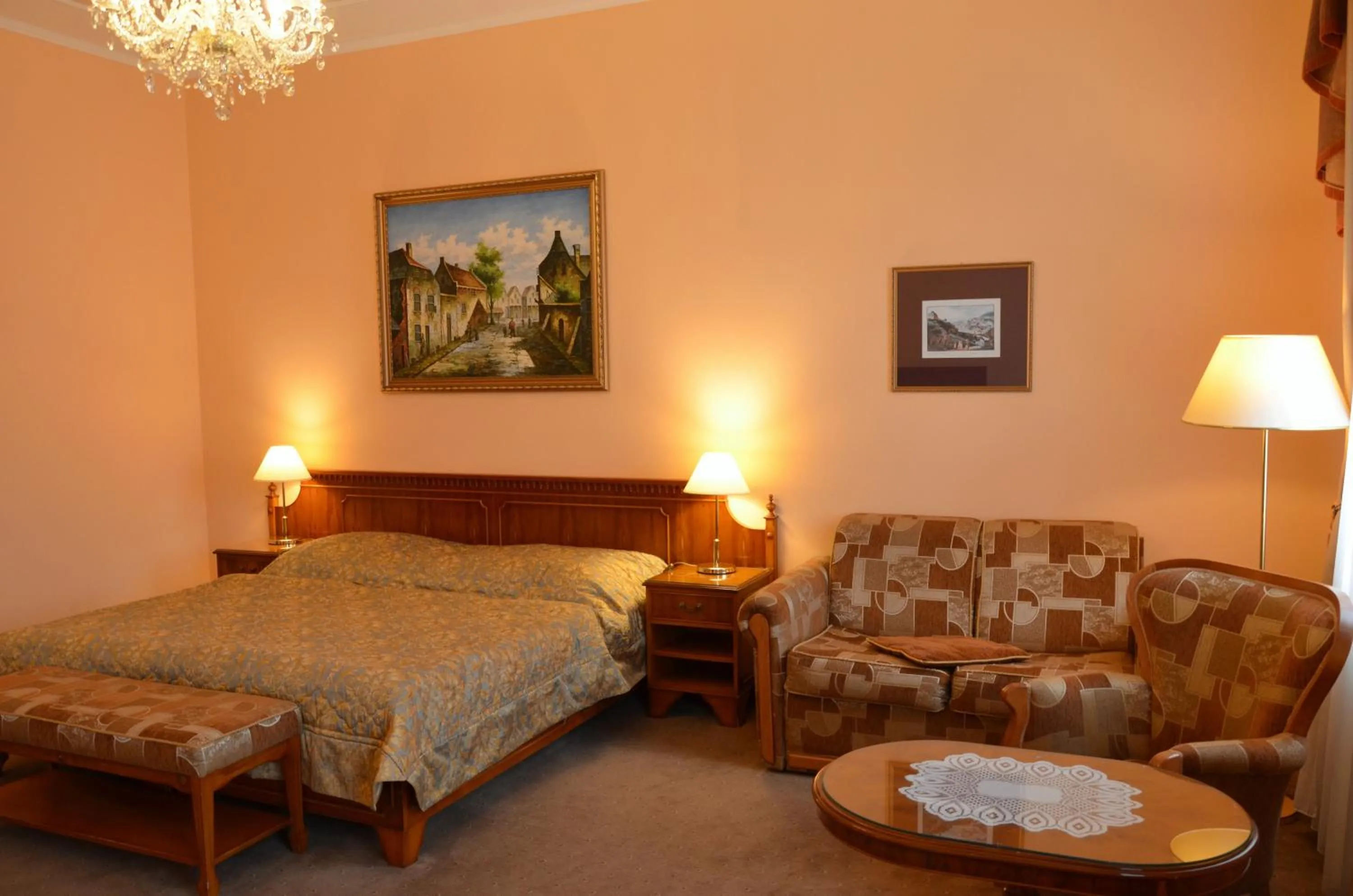 Photo of the whole room, Bed in Bristol Georgy House