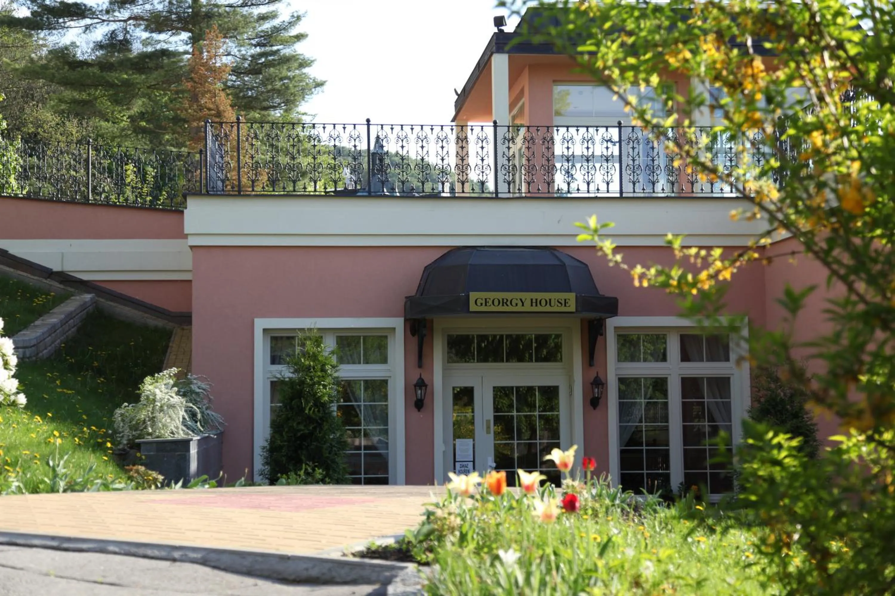 Garden view in Bristol Georgy House