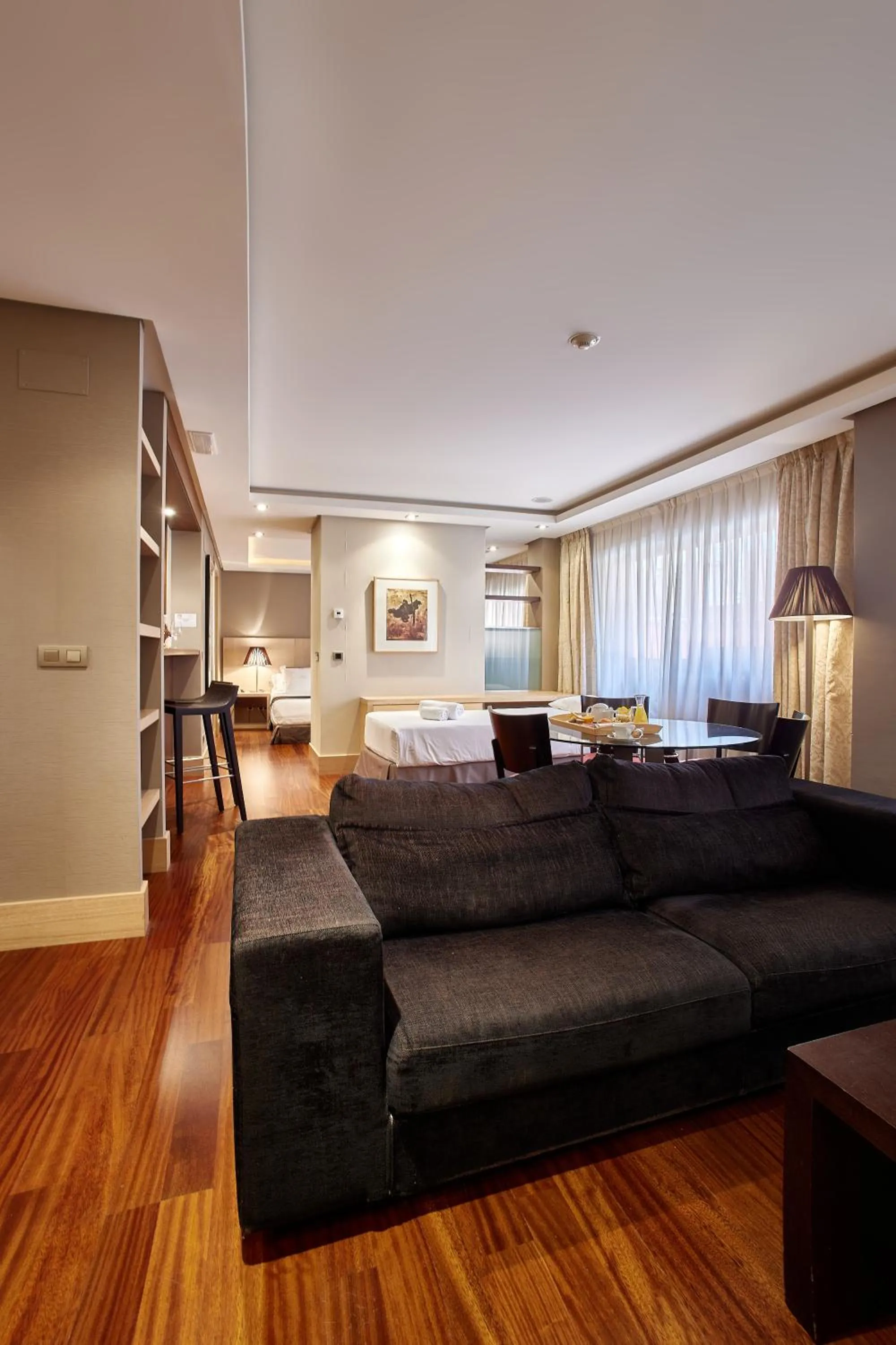 Photo of the whole room, Bed in Washington Parquesol Suites & Hotel